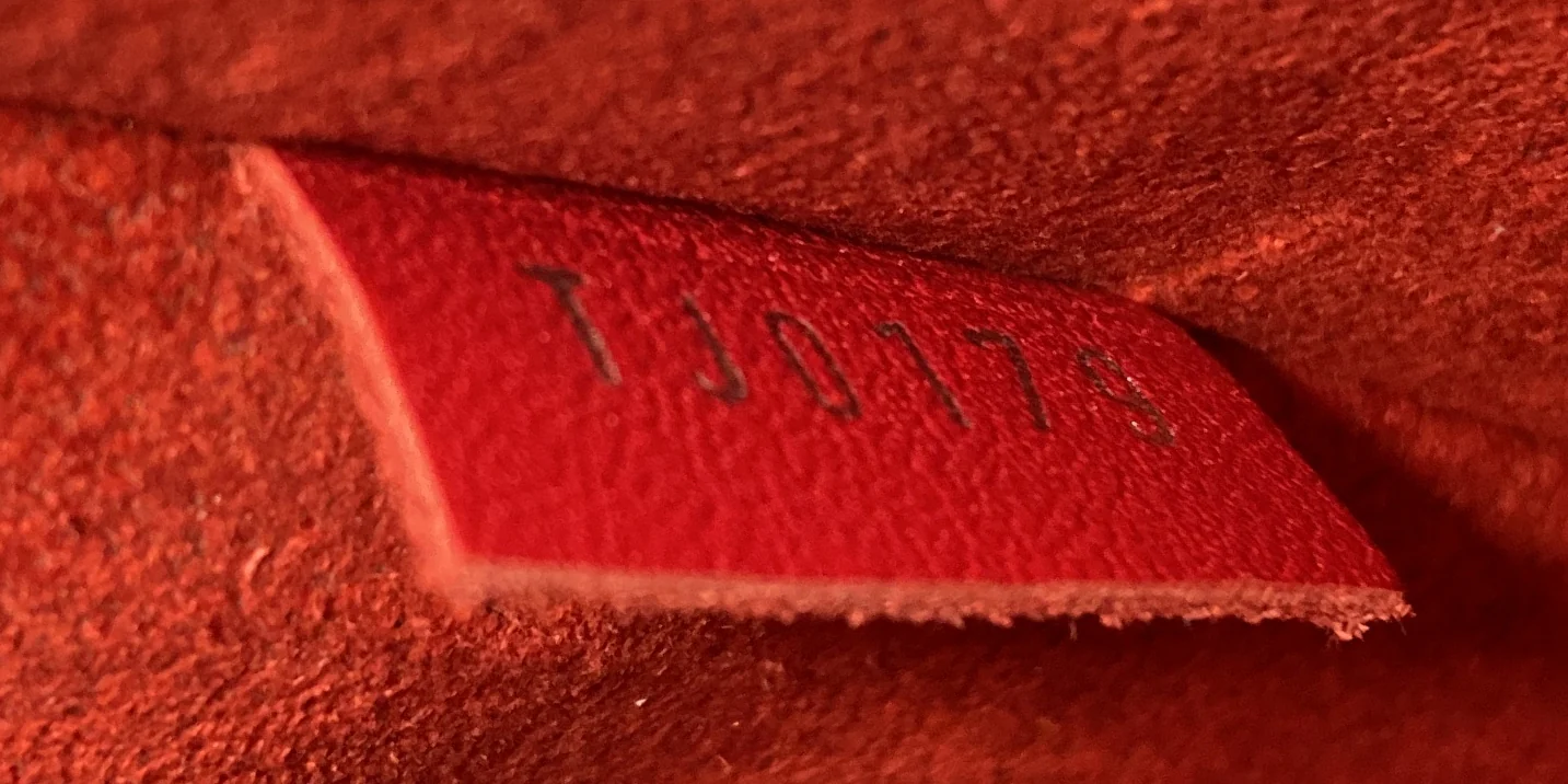 New Wave Zipped Pochette Quilted Leather - Image 7
