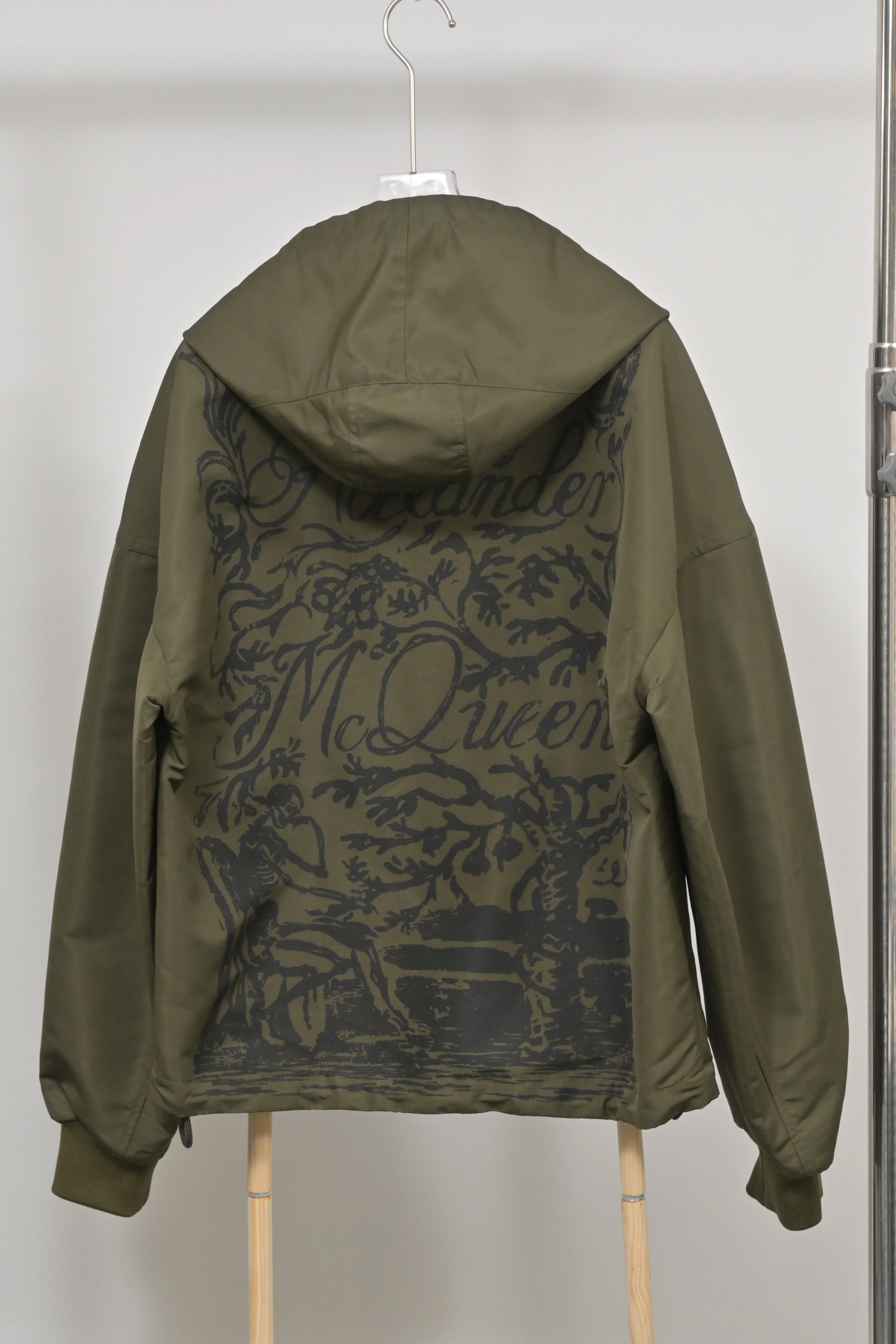 Men's Alexander McQueen Blake Illustration Hooded Jacket in Olive Green Polyester - Image 8