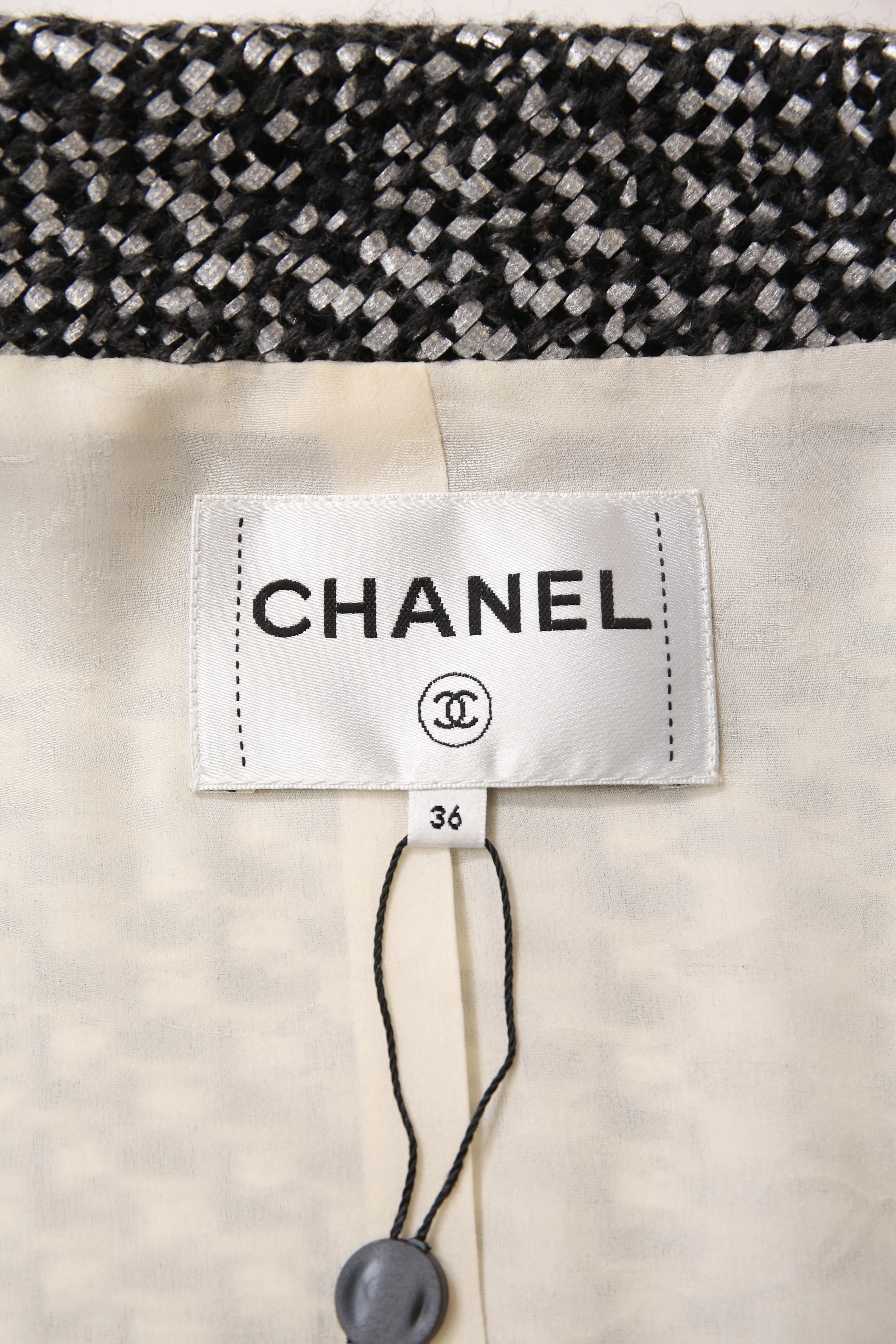 Women's Chanel Polka Dot Zipped Jacket in Black And White Cotton Tweed - Image 9