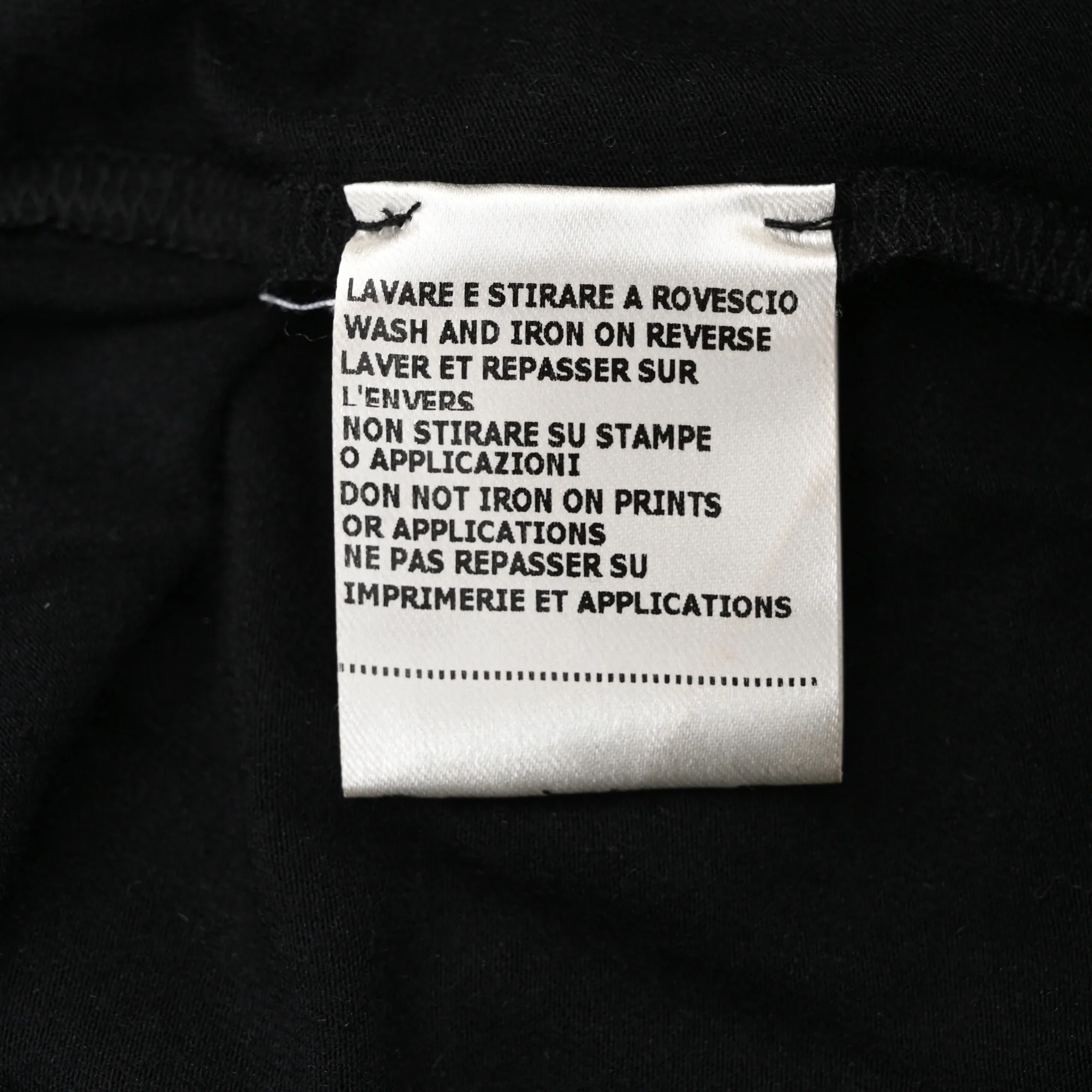 Men's Fendi Logo-Print T-Shirt in Black Cotton - Image 7