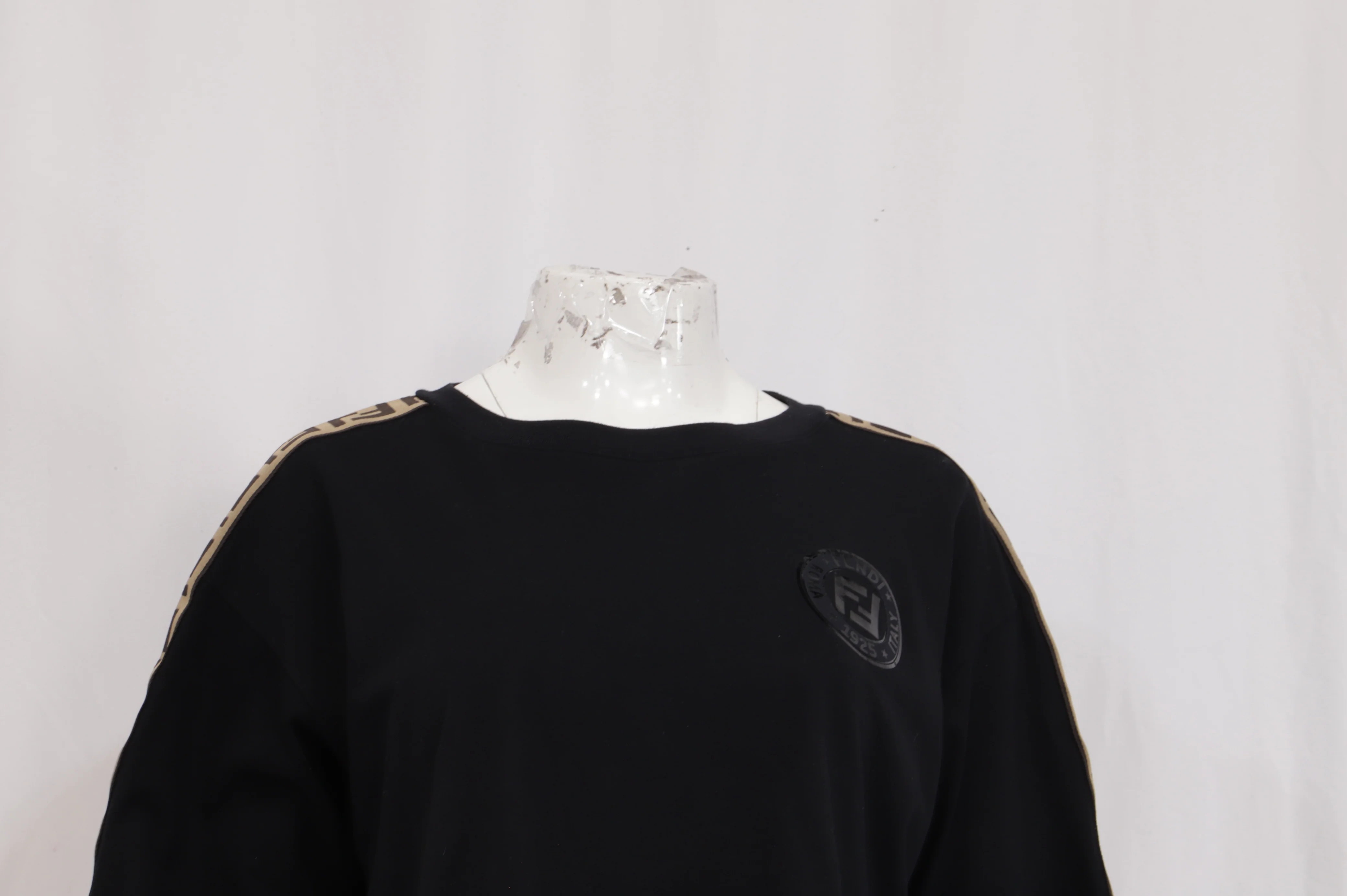 Women's Fendi Fendirama Cropped T-Shirt in Black Cotton - Image 8
