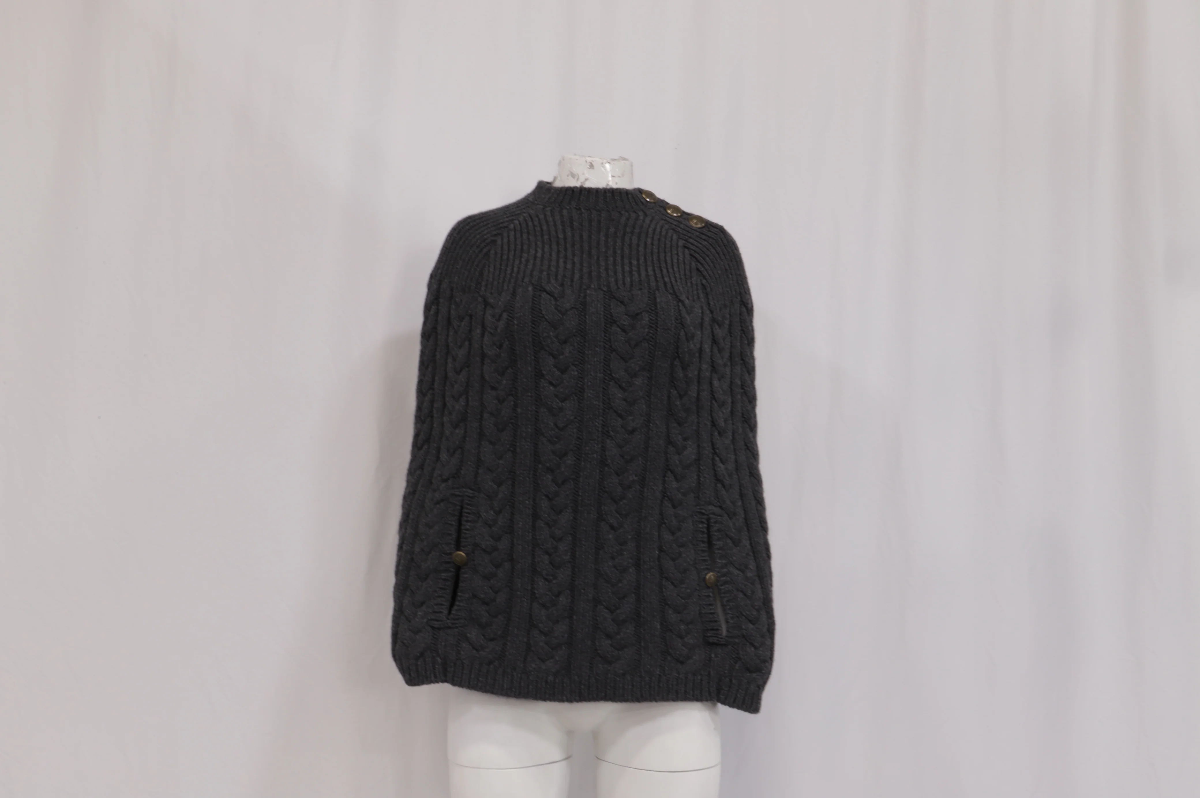 Women's Louis Vuitton Knitted Poncho in Grey Wool - Image 10