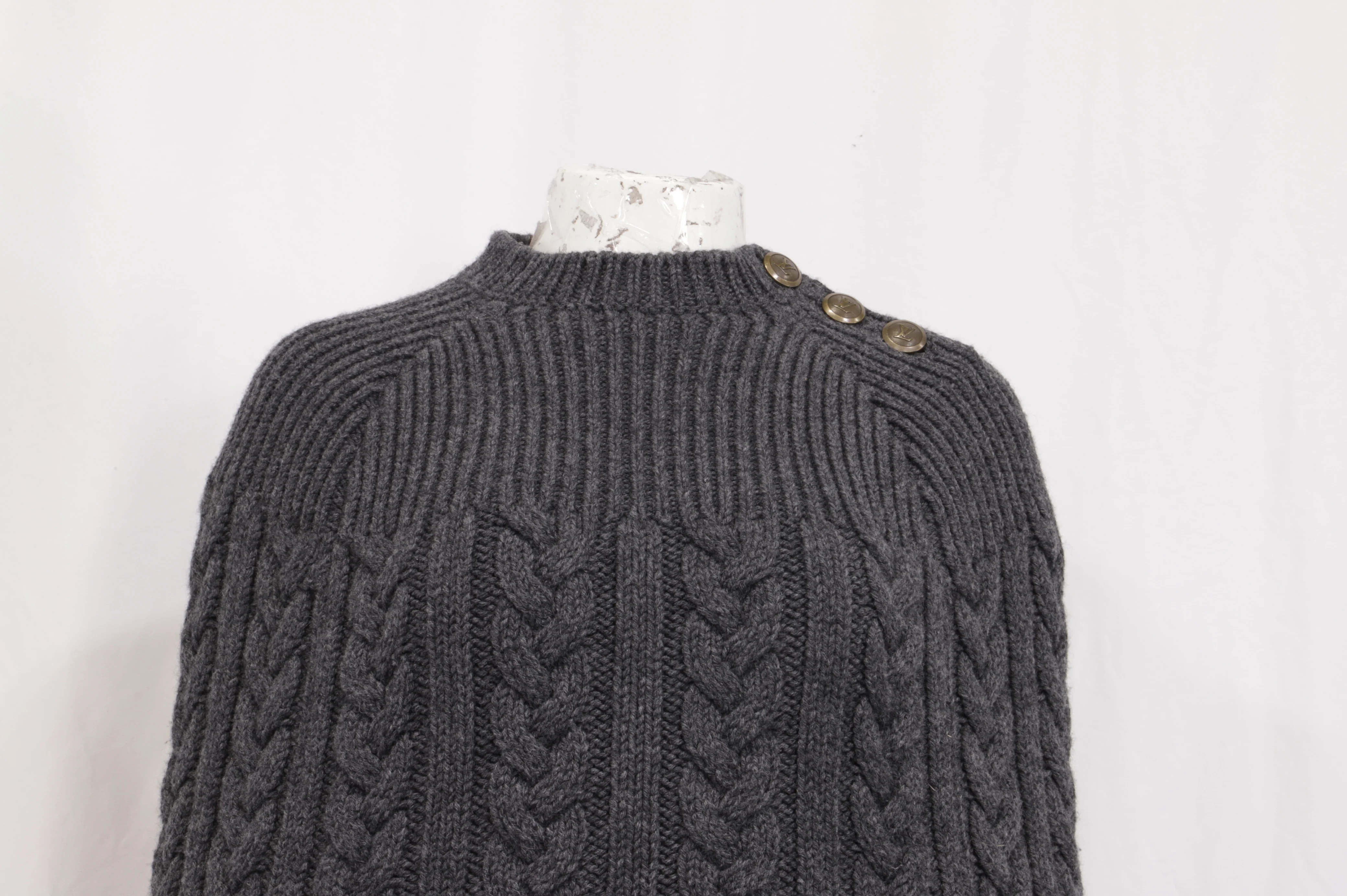Women's Louis Vuitton Knitted Poncho in Grey Wool - Image 9