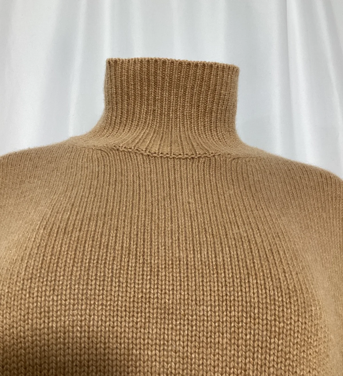 Women's The Row Hepny Mélange Turtleneck Sweater in Brown Cashmere - Image 10