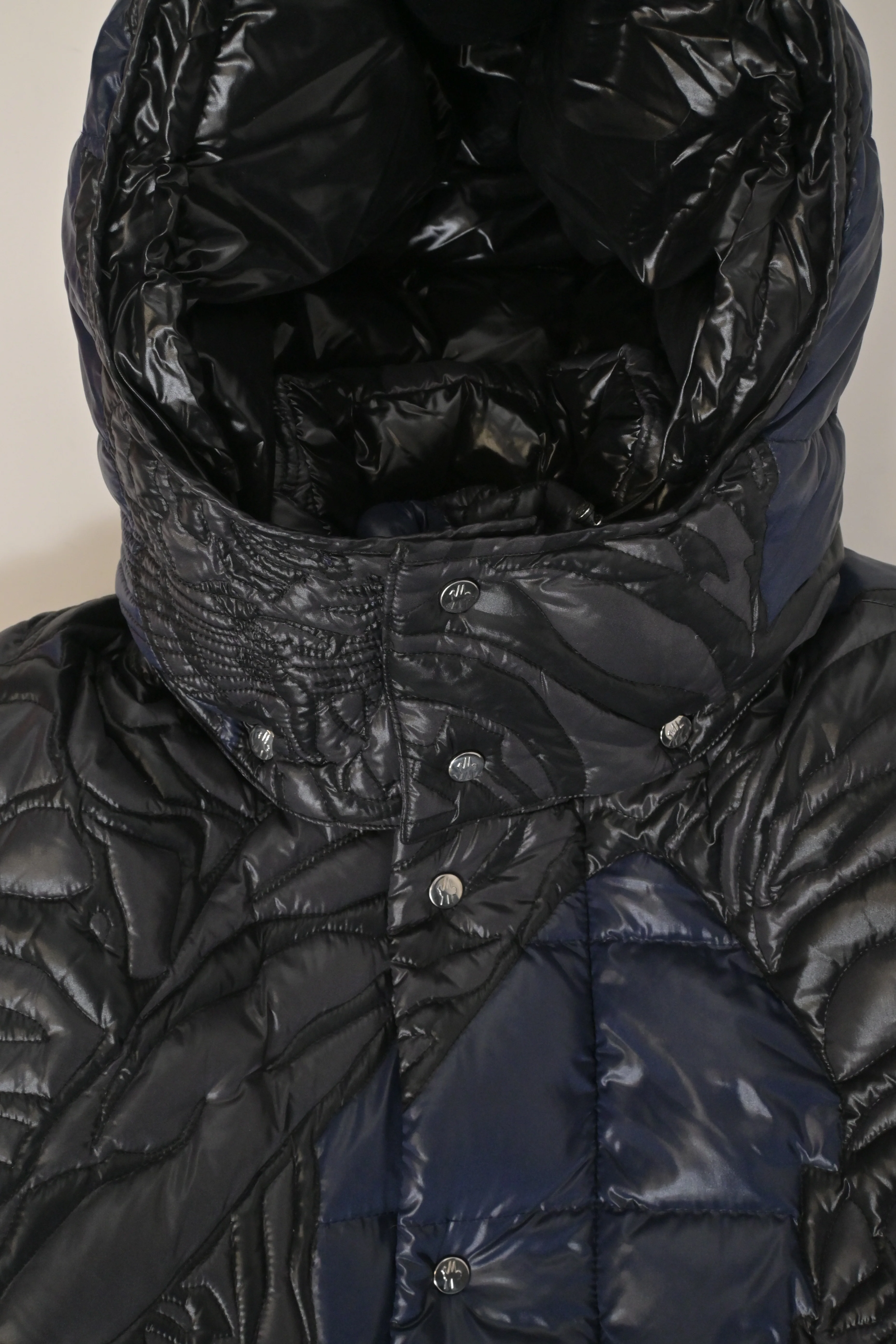 Men's Valentino x Moncler Embroidered Tiger Re-Edition Quilted Down Coat in Blue Nylon - Image 10