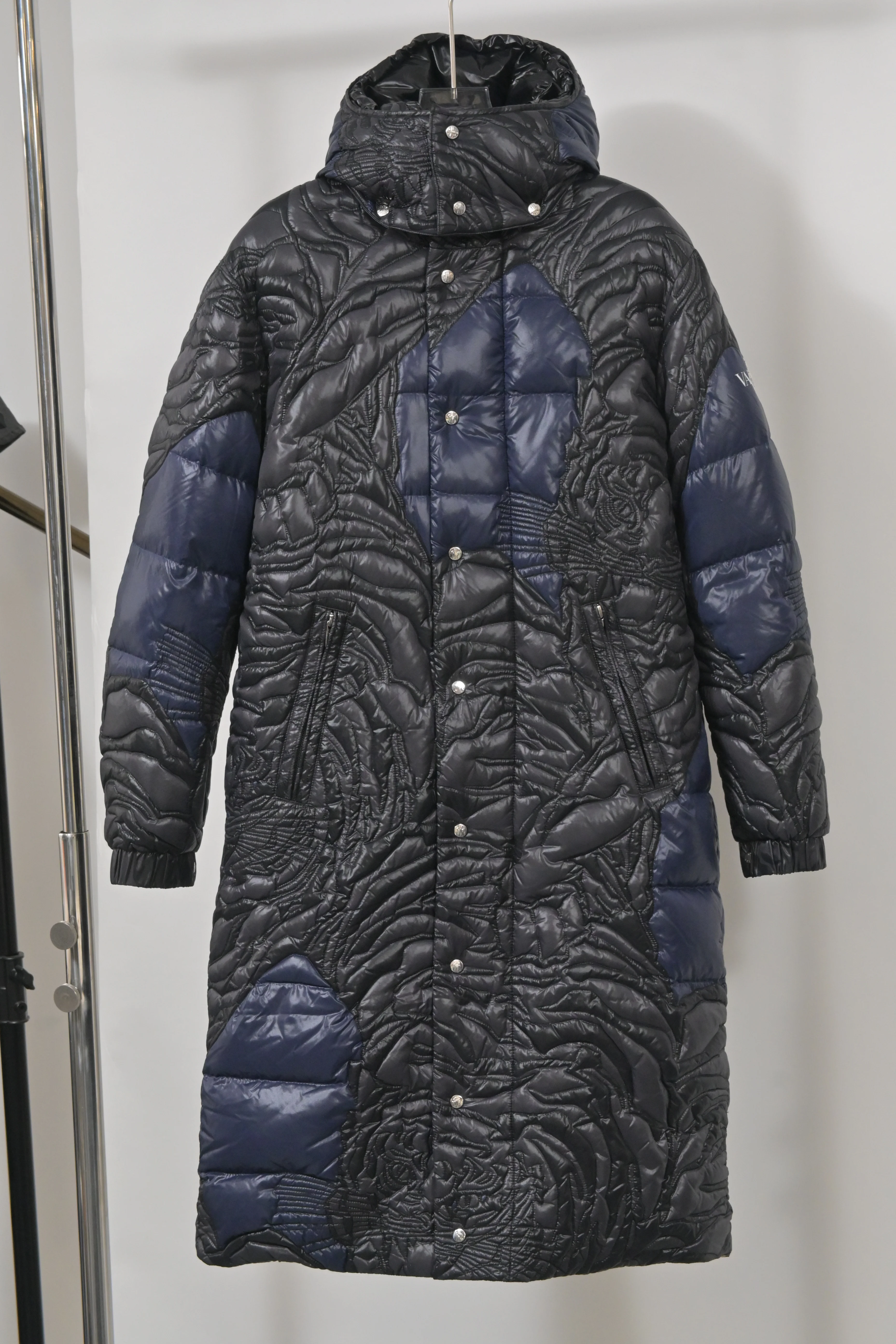 Men's Valentino x Moncler Embroidered Tiger Re-Edition Quilted Down Coat in Blue Nylon - Image 6