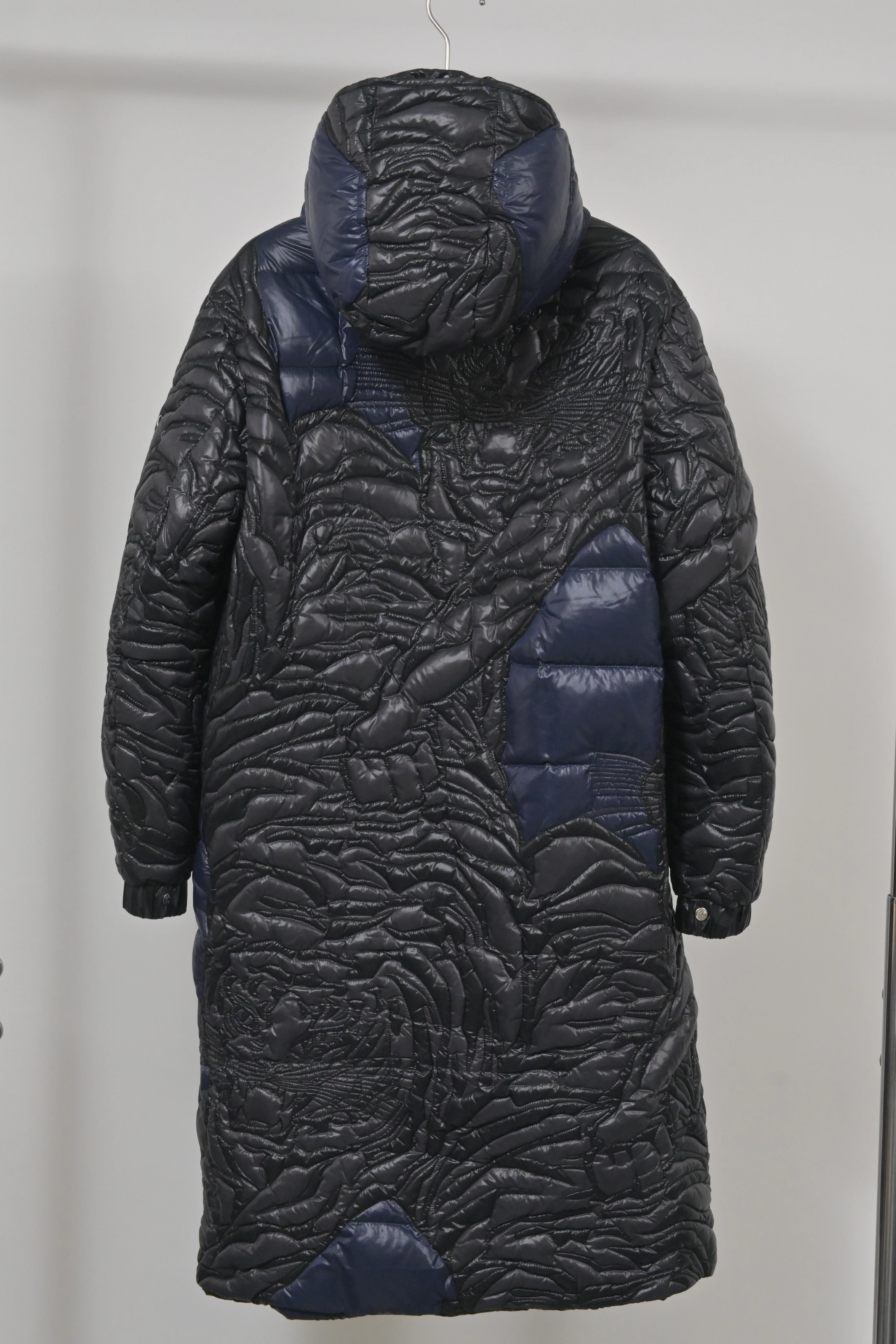 Men's Valentino x Moncler Embroidered Tiger Re-Edition Quilted Down Coat in Blue Nylon - Image 8
