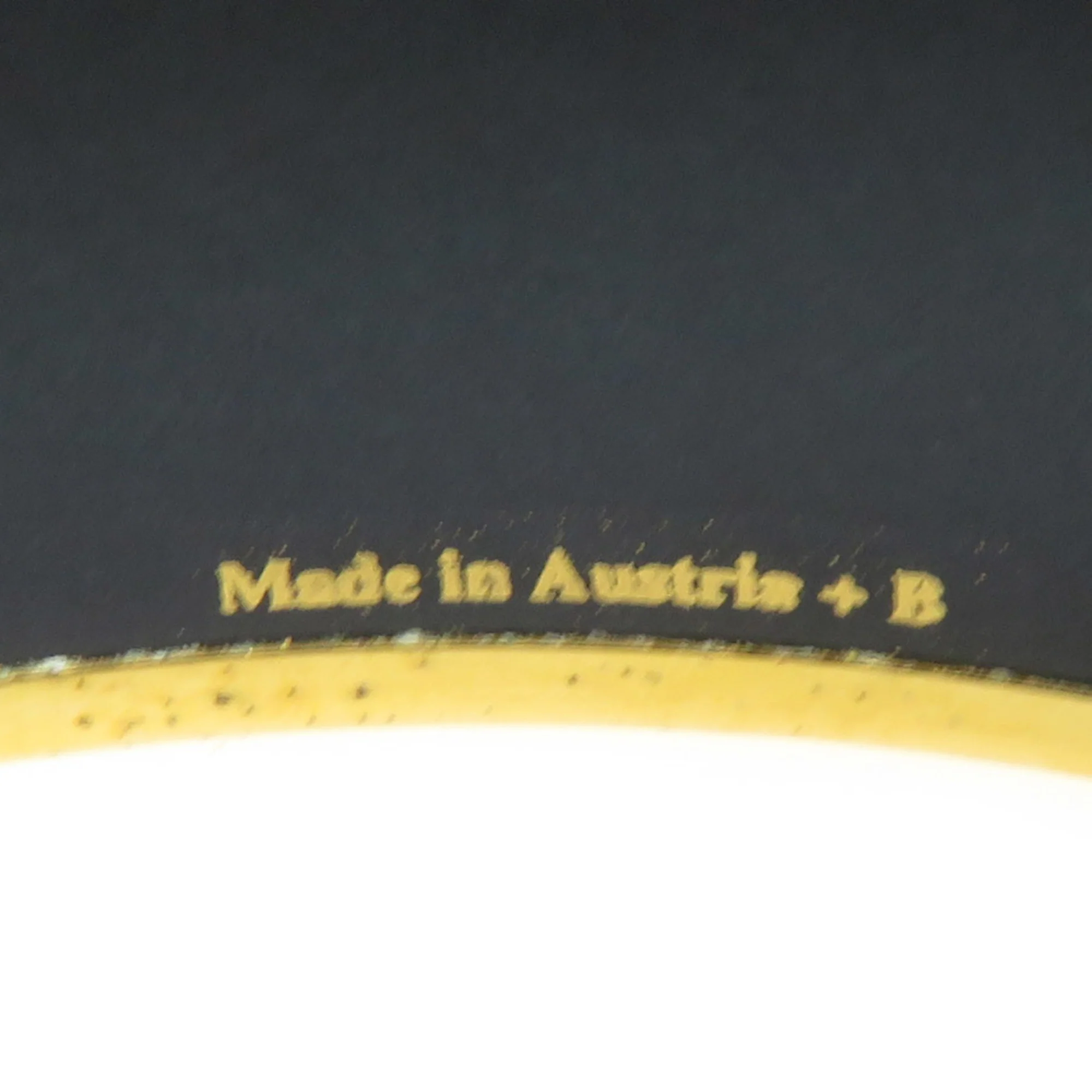 Bangle Enamel and Metal Black and Gold Bracelet - Image 8