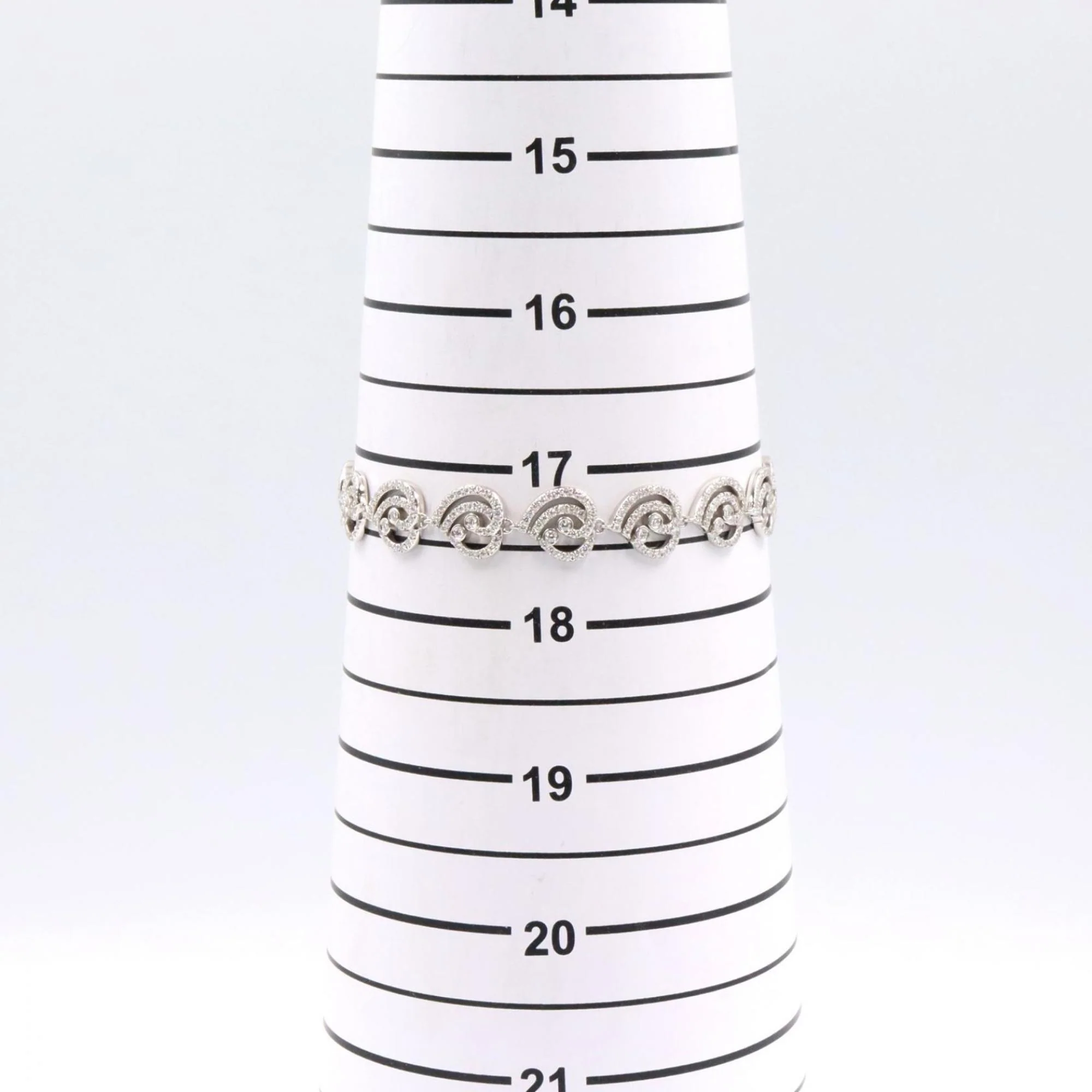 Enchanted Heart Bracelet Platinum with Diamond - Image 7