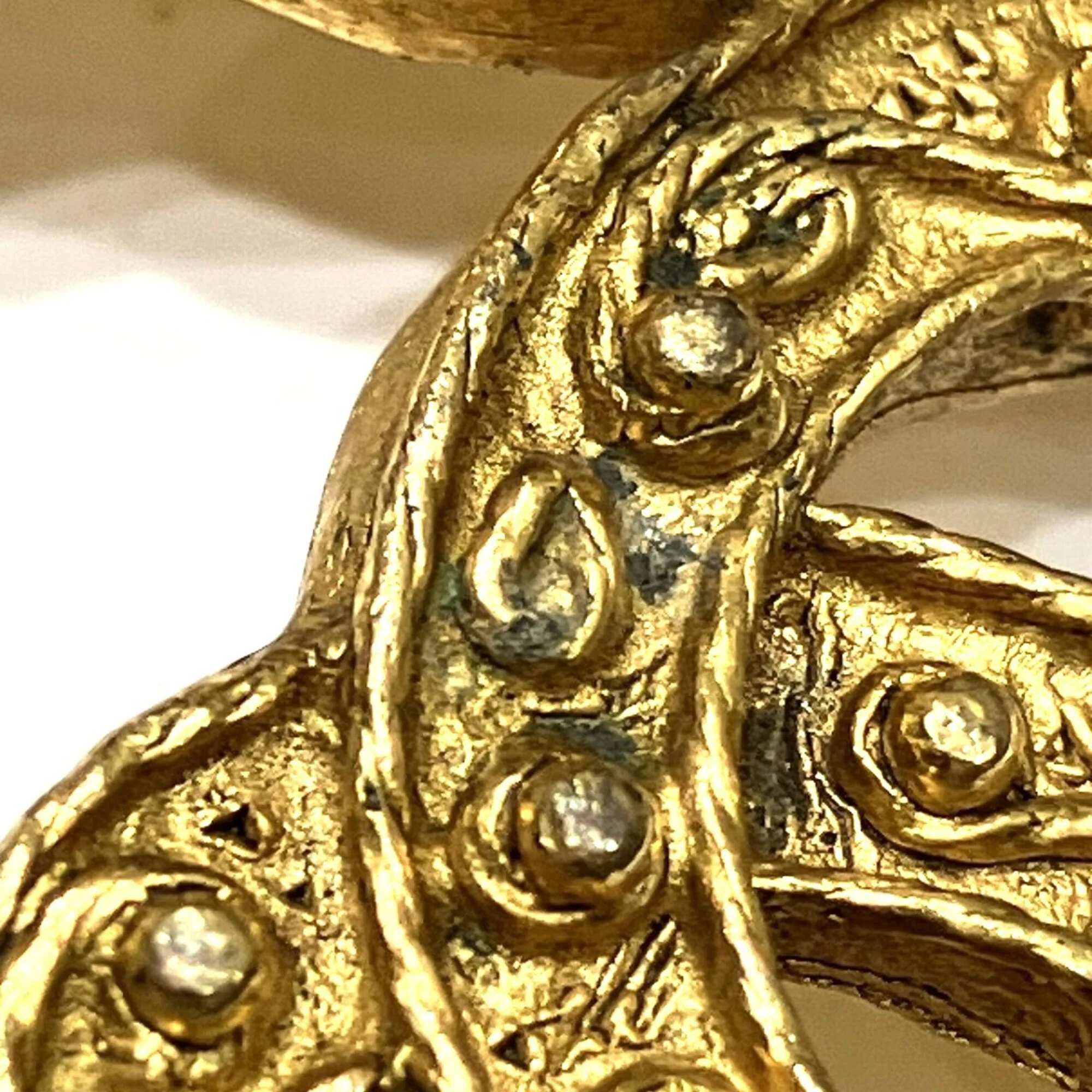 CC Logo Brooch Metal - Image 9