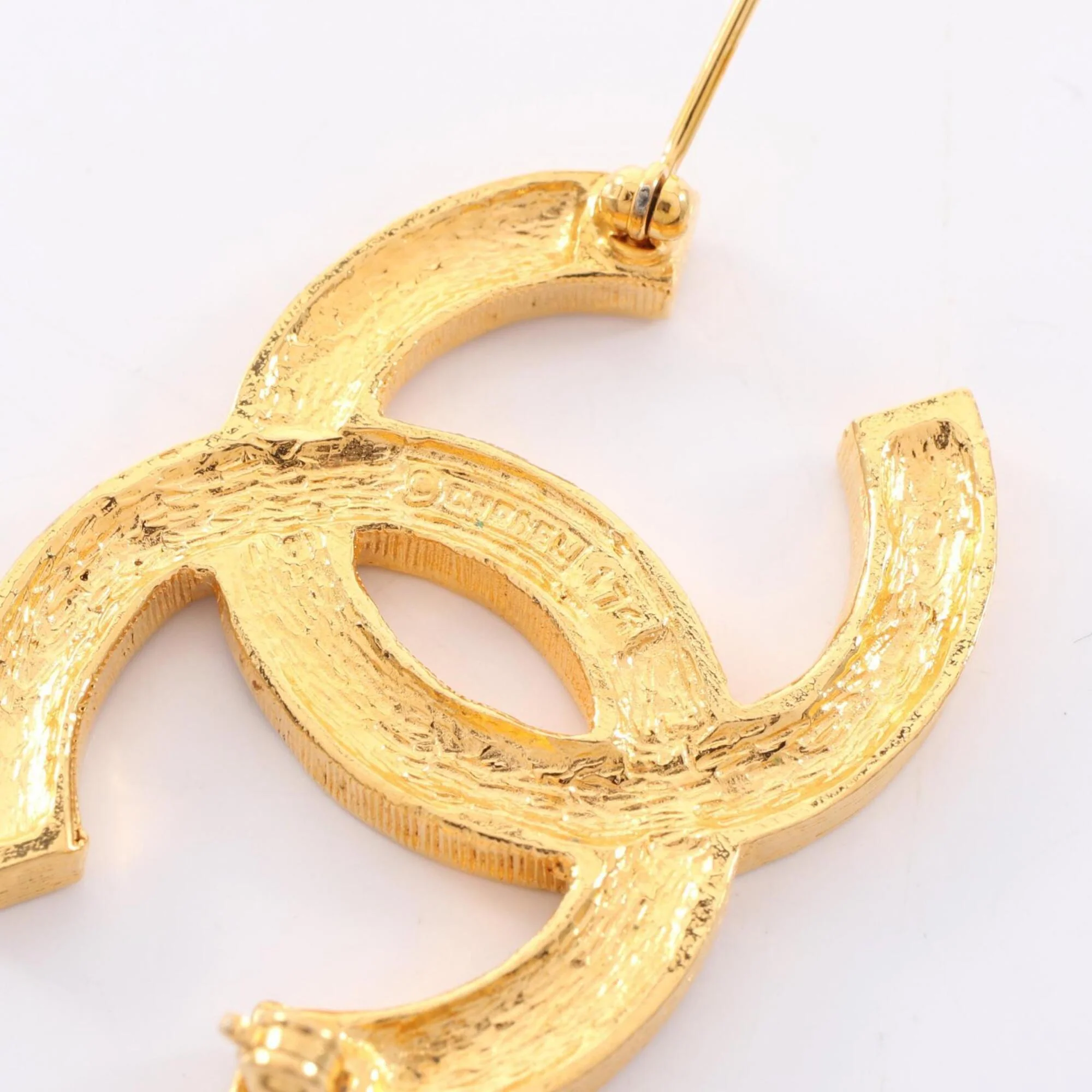 CC Logo Brooch Metal - Image 3
