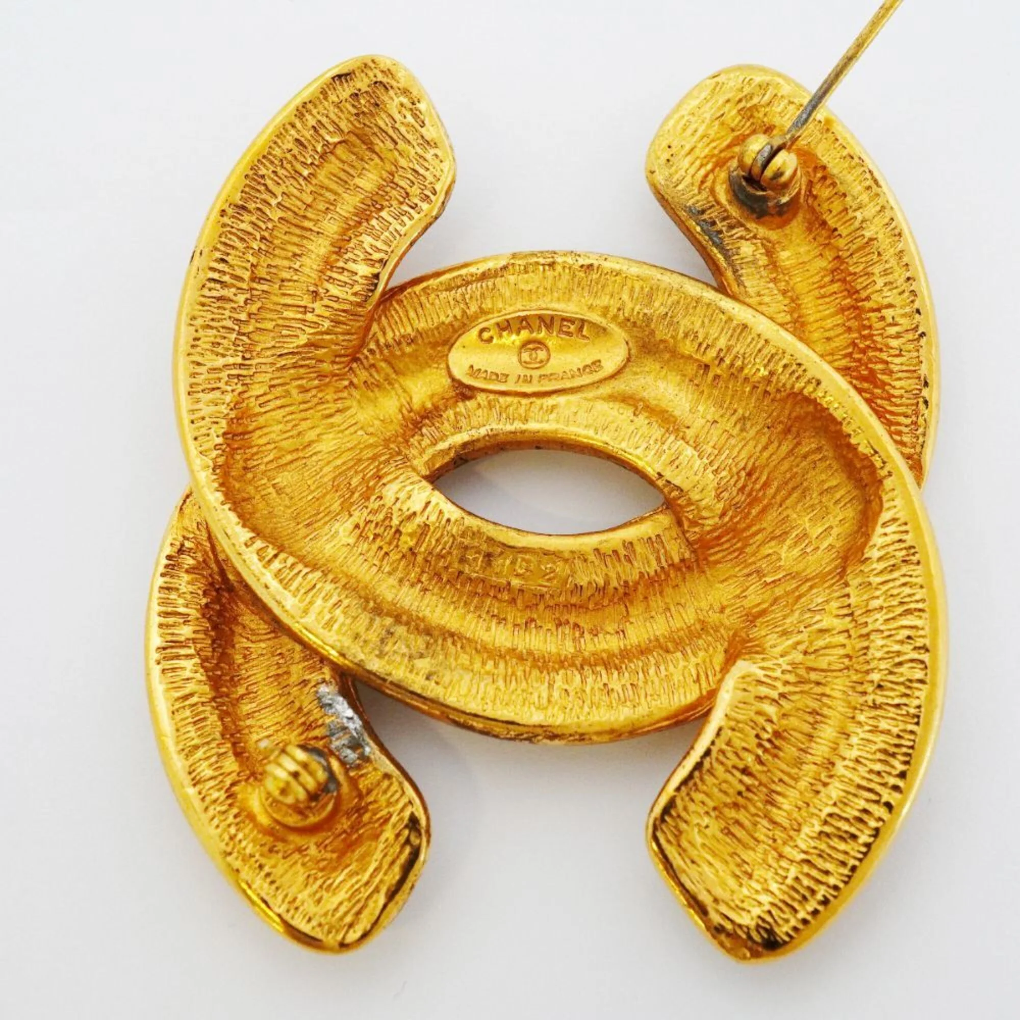 CC Logo Brooch Metal - Image 4