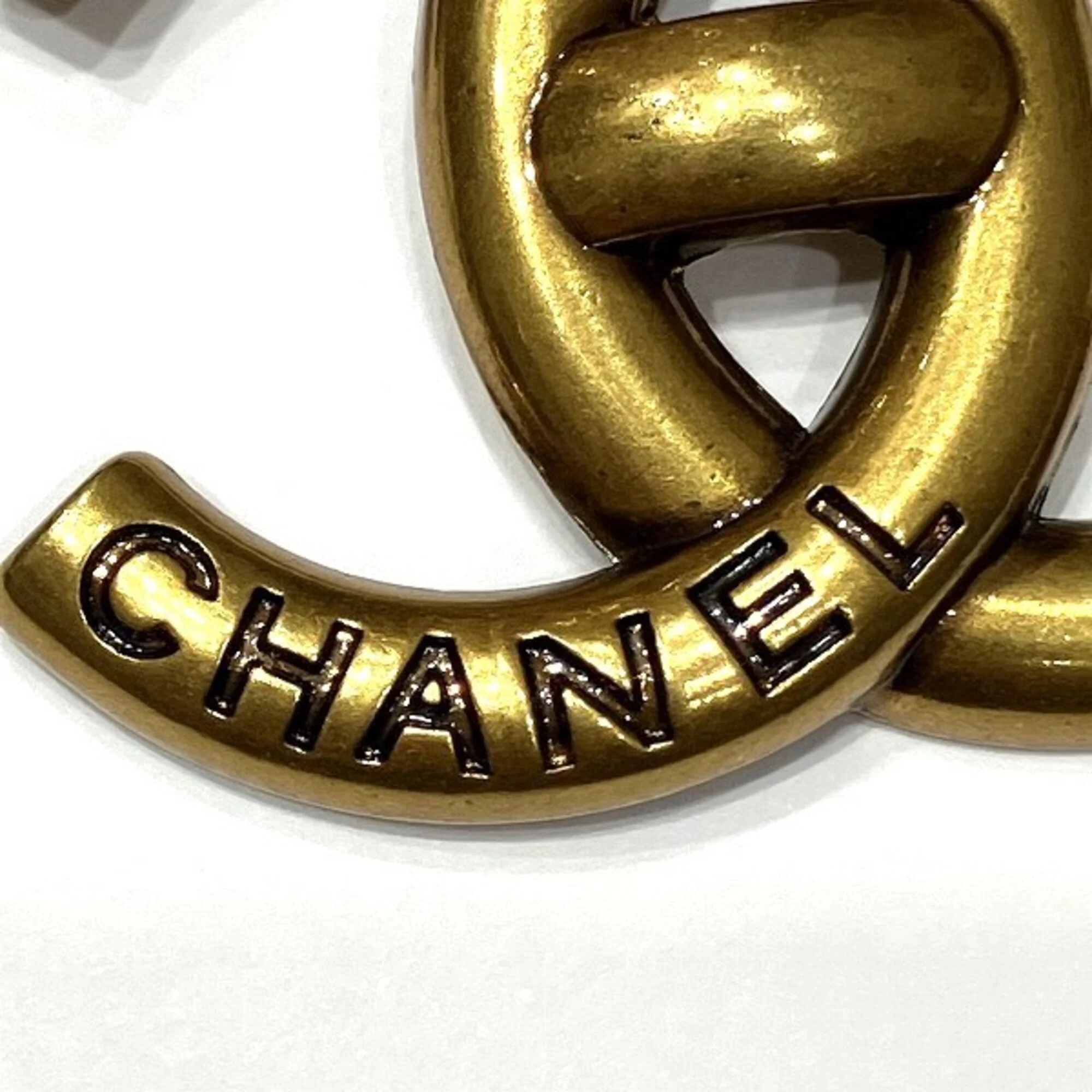 CC Logo Brooch Metal - Image 3