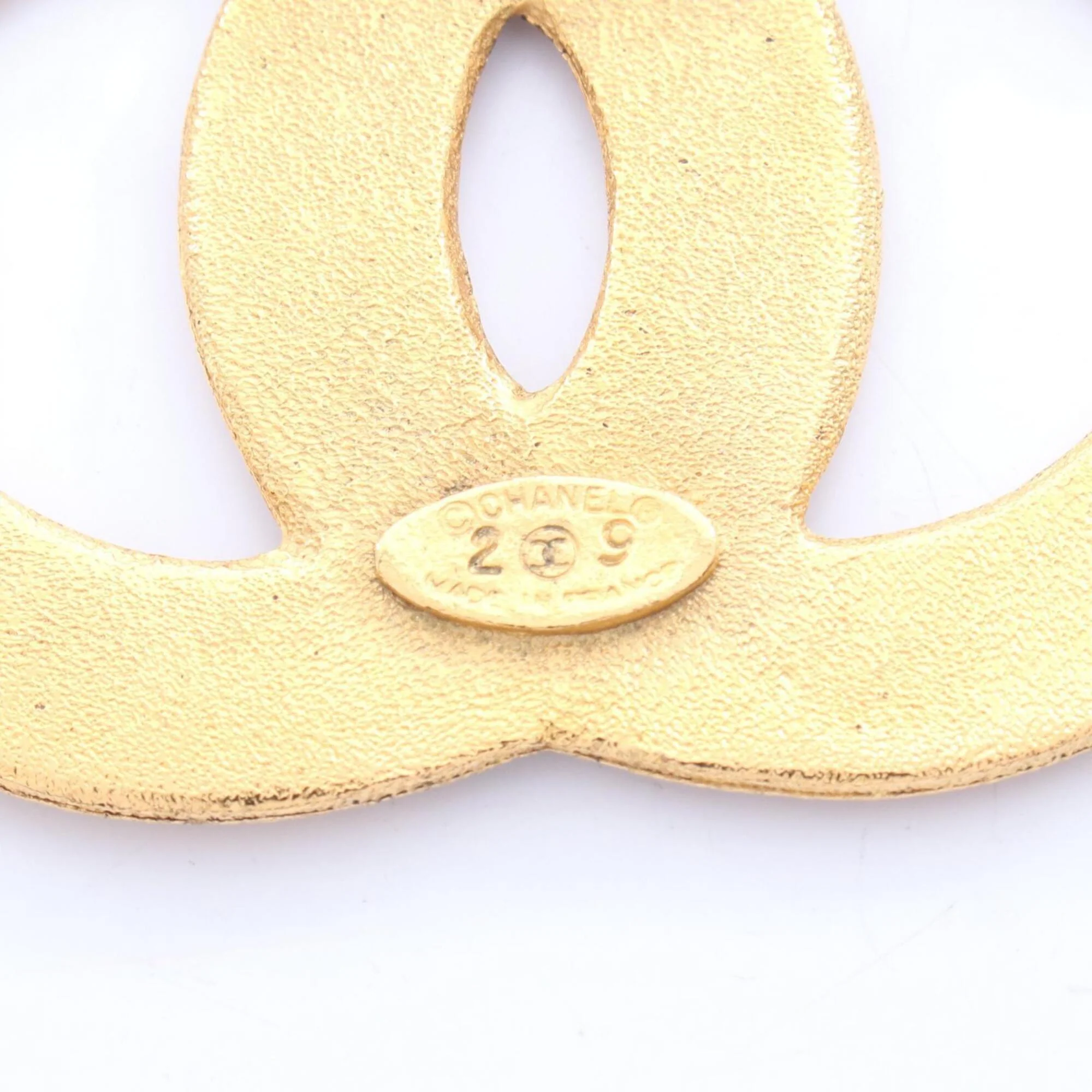 CC Logo Brooch Metal - Image 3