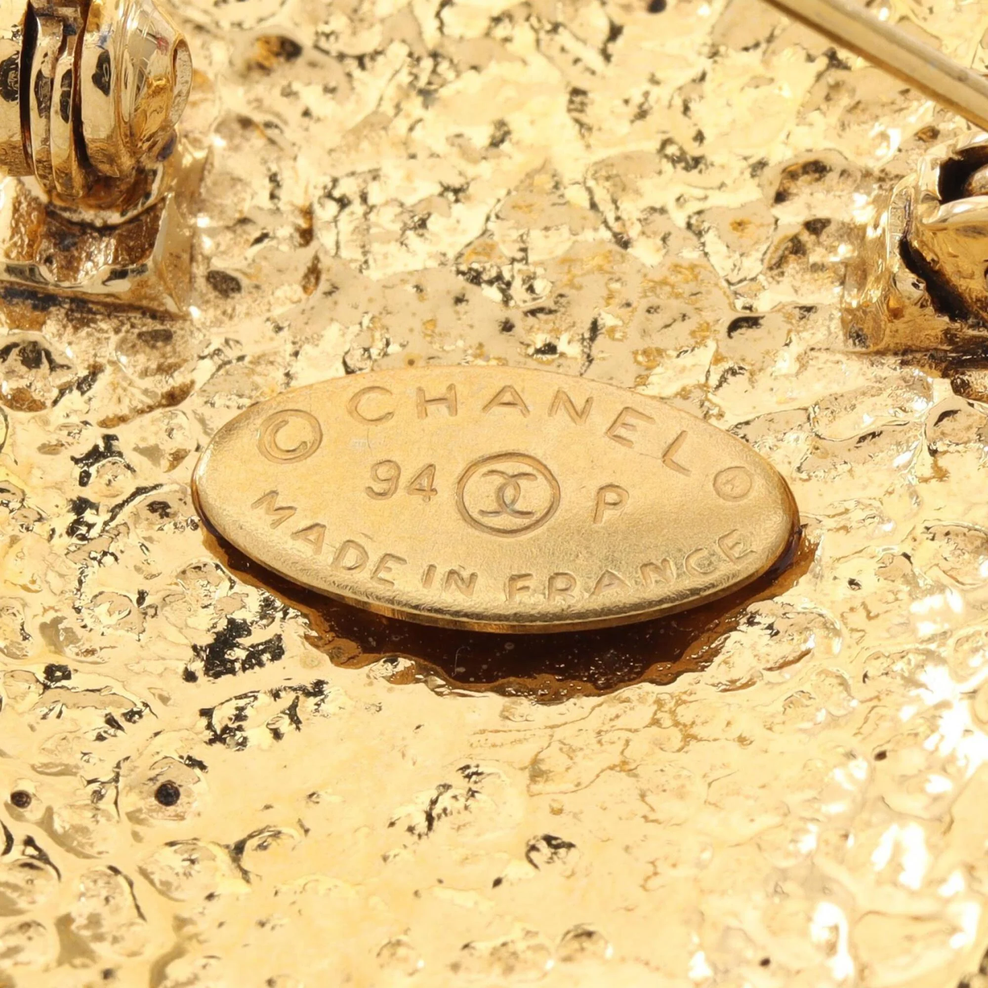 CC Logo Brooch Metal - Image 3
