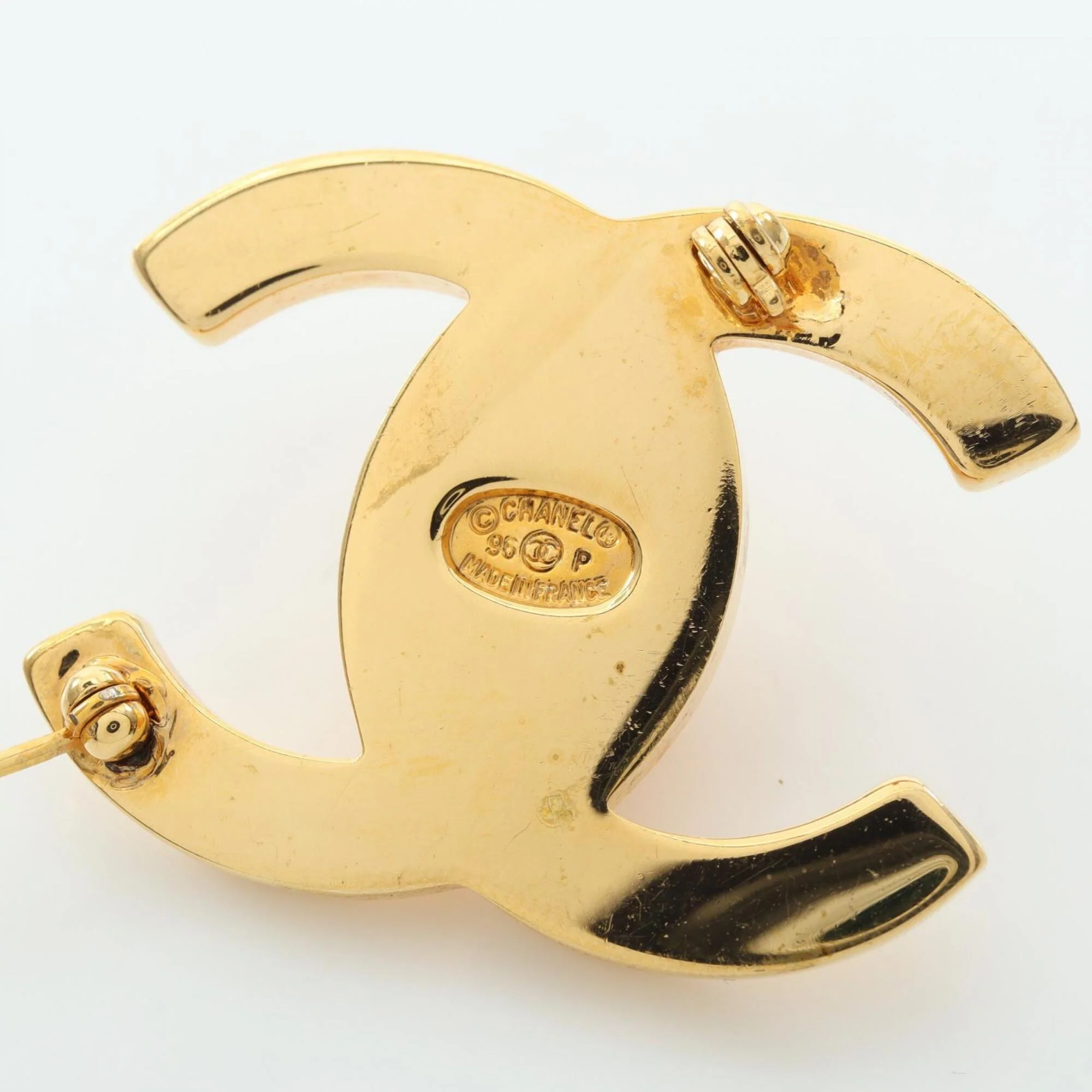 CC Logo Brooch Metal - Image 3
