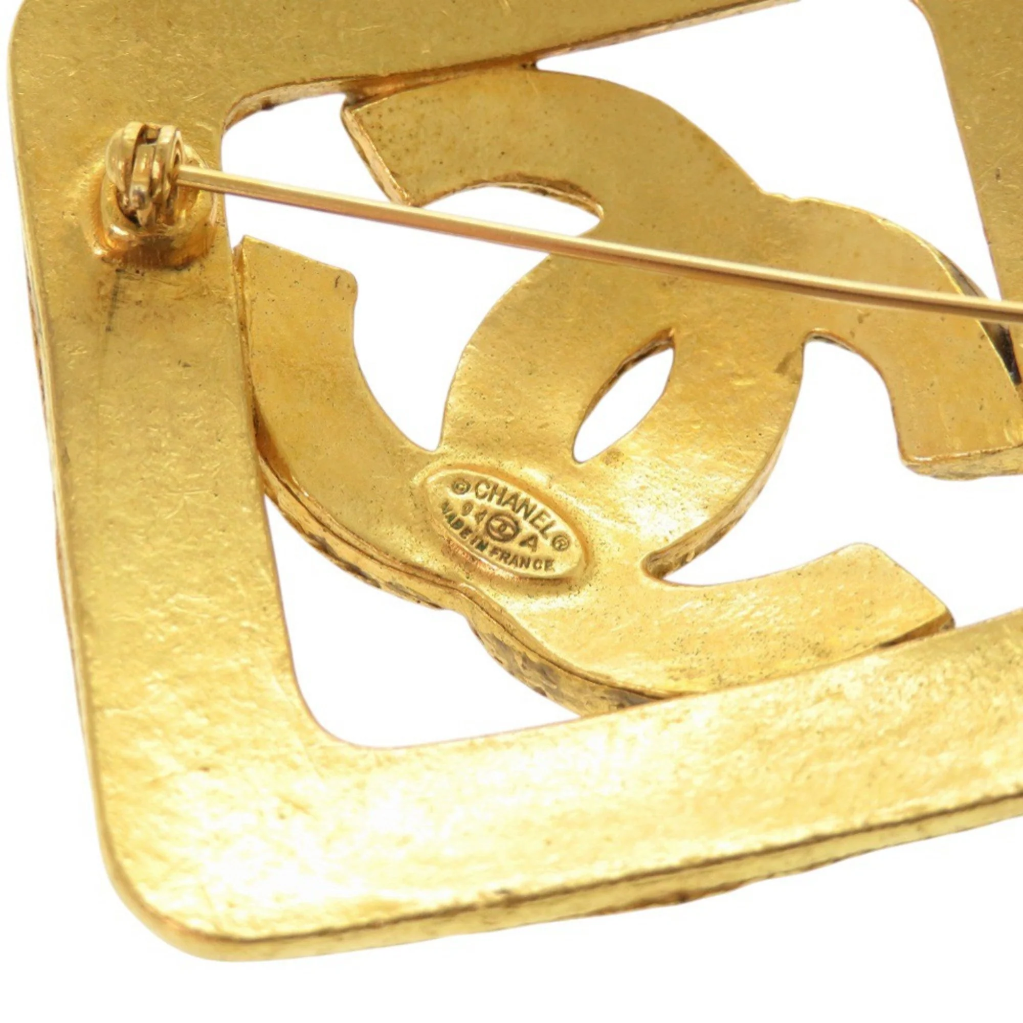 CC Logo Brooch Metal - Image 3
