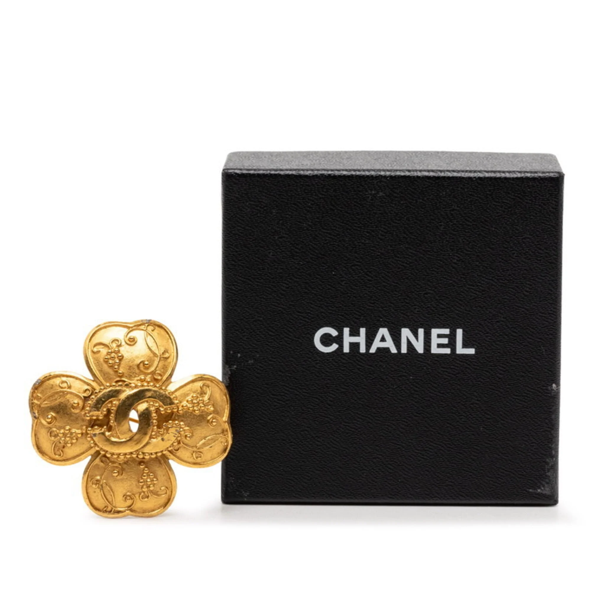 CC Logo Clover Brooch Metal - Image 4