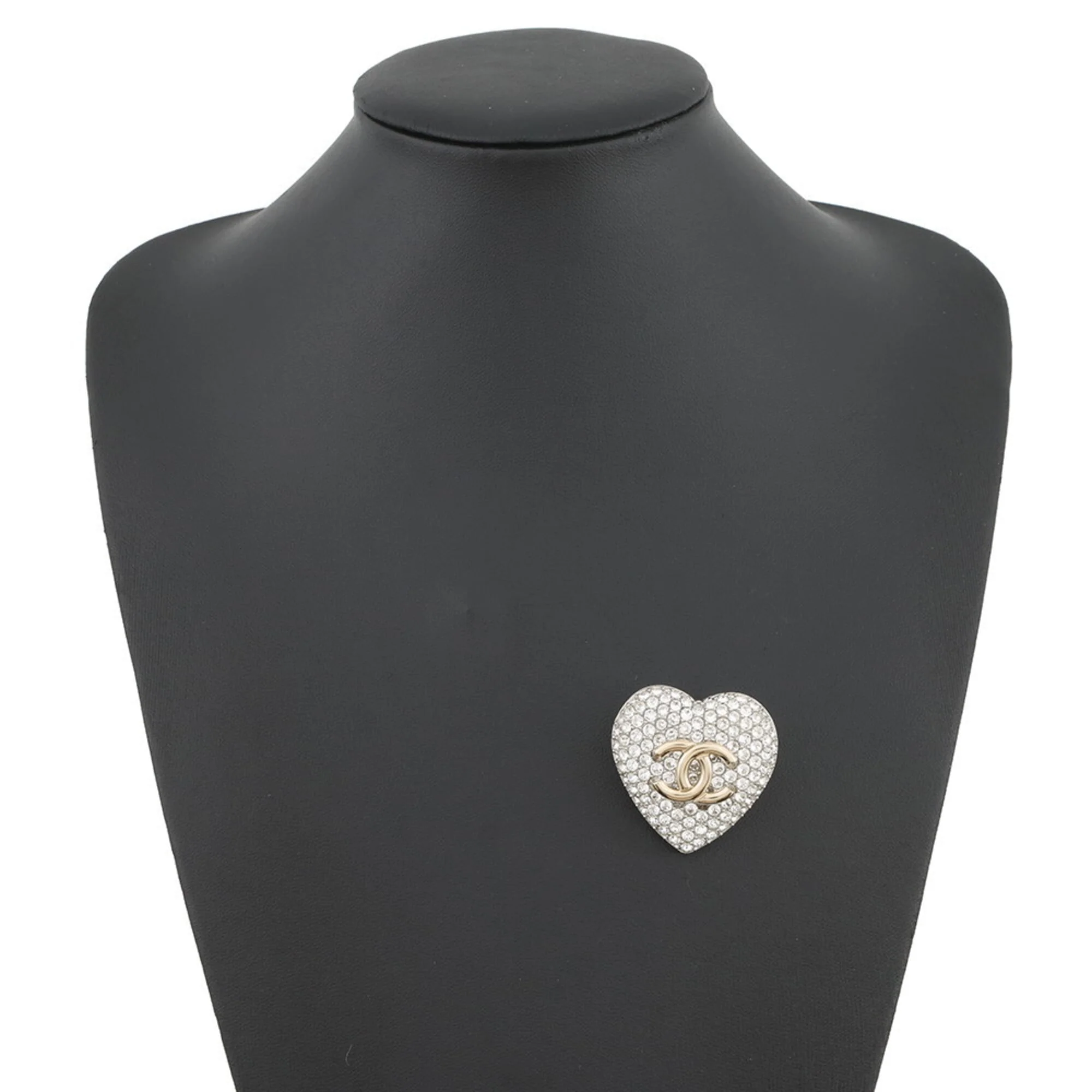 CC Logo Heart Brooch Metal - Image 4