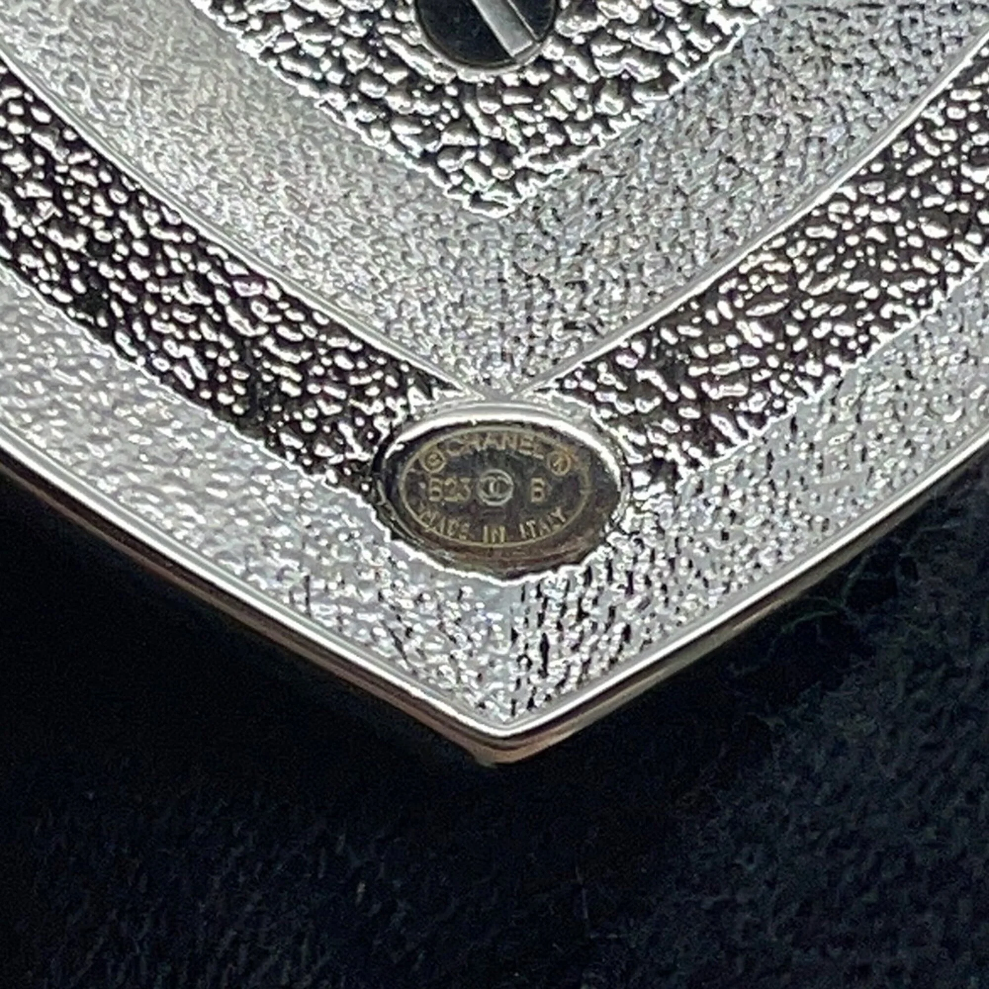 CC Logo Heart Brooch Silver-Tone Metal - Image 9