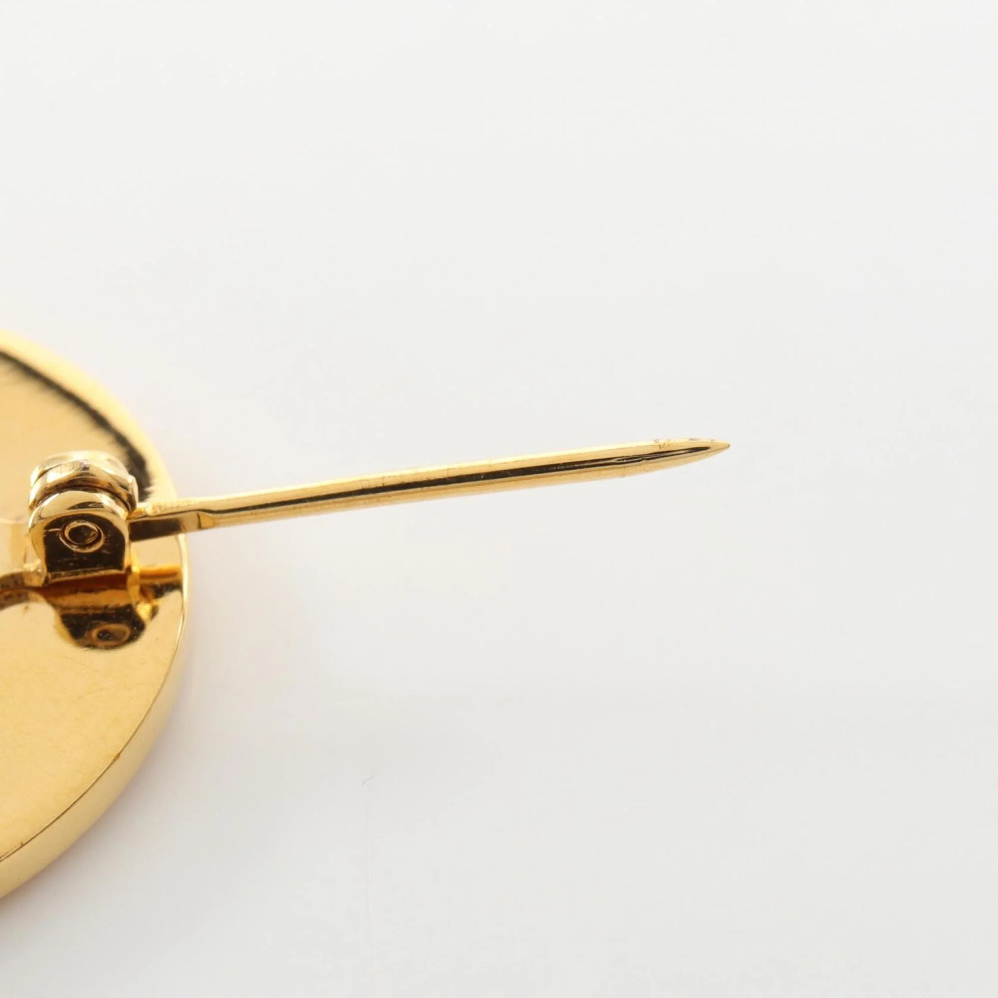 Matelassé Brooch Metal - Image 3
