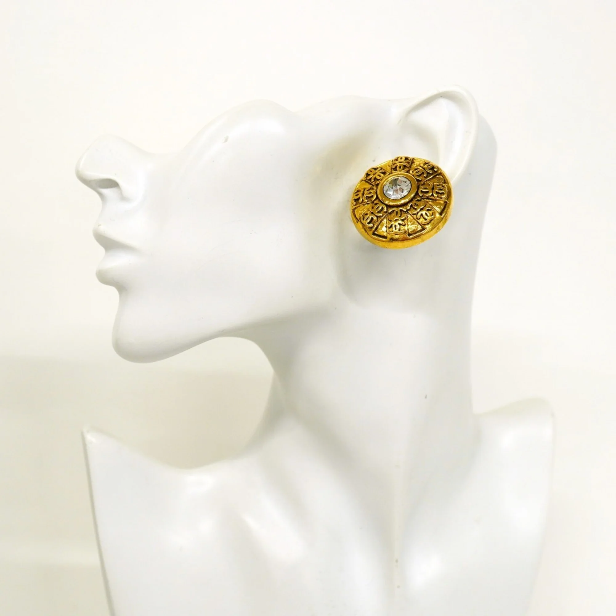 CC Logo Circle Clip-On Earrings Metal - Image 5