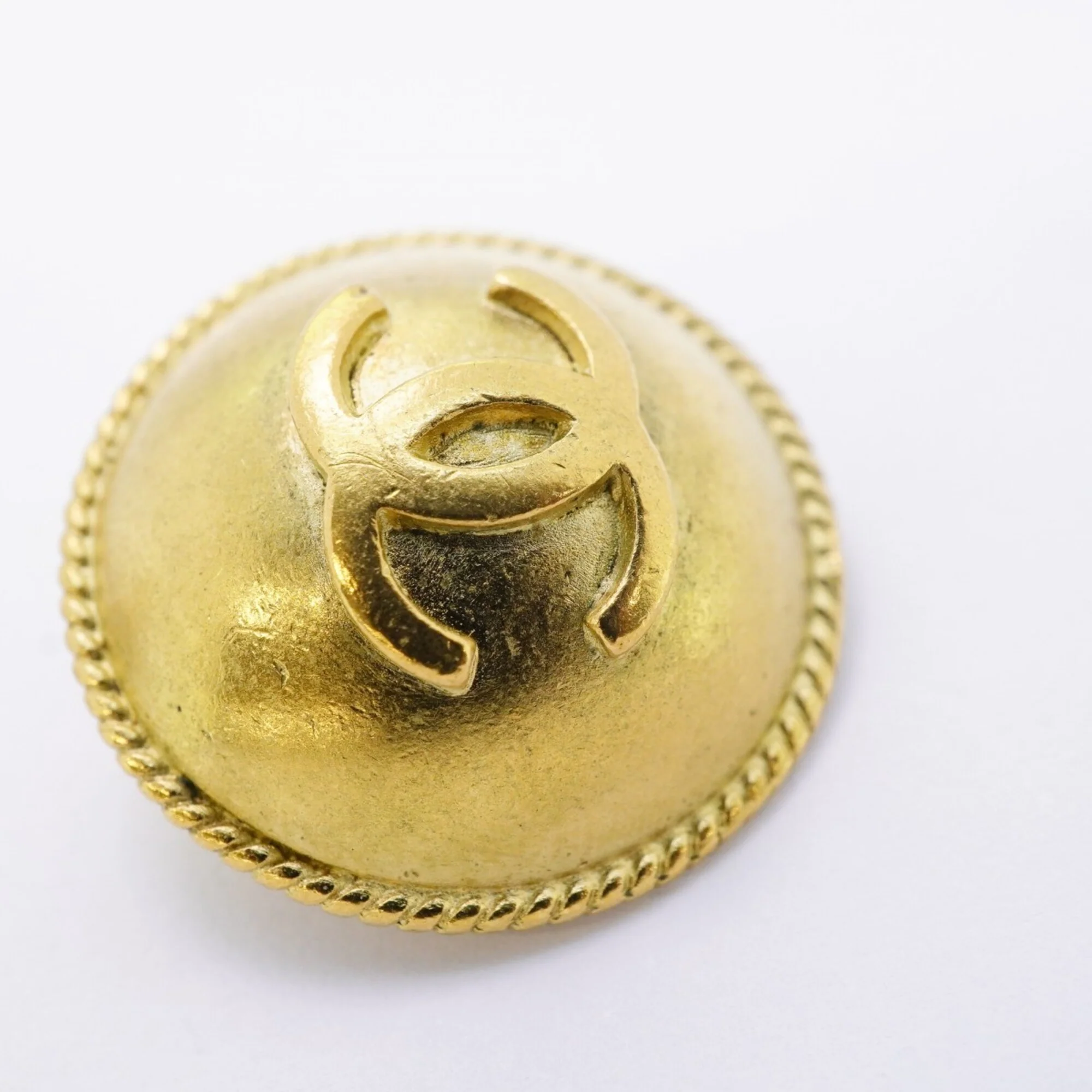CC Logo Circle Clip-On Earrings Metal Gold-Tone Metal - Image 7
