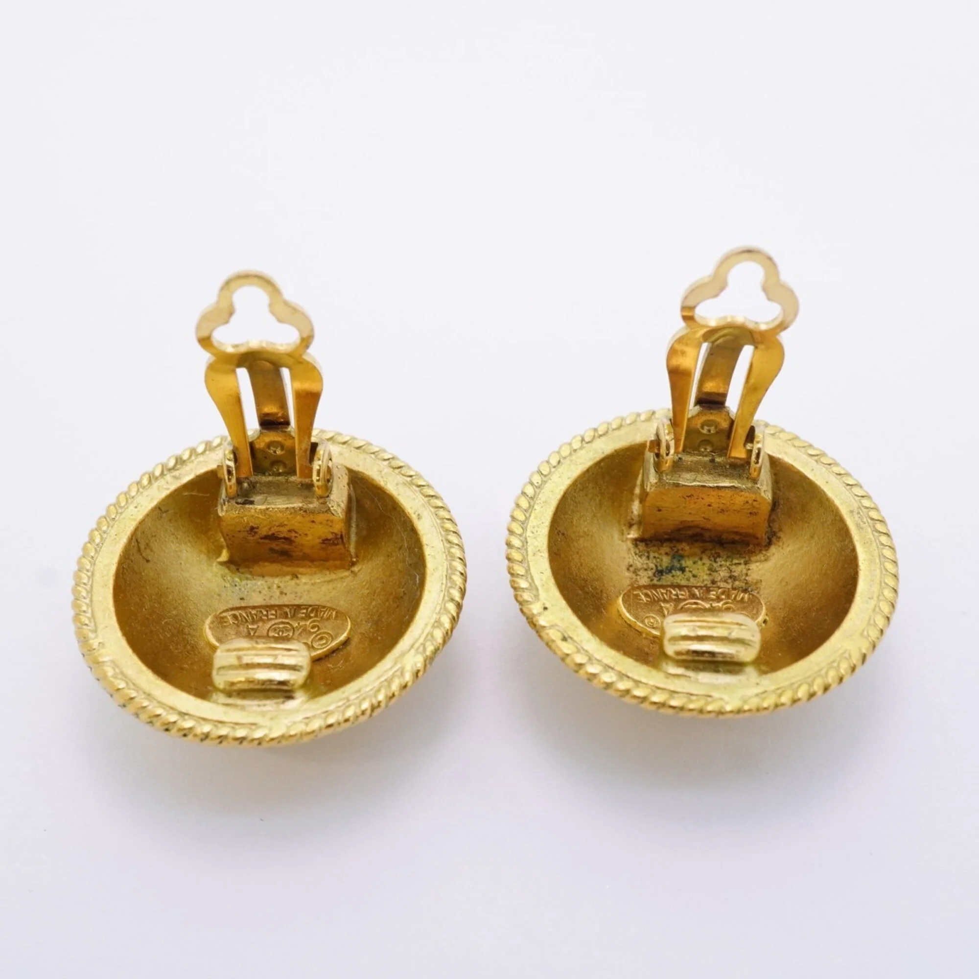 CC Logo Circle Clip-On Earrings Metal Gold-Tone Metal - Image 9