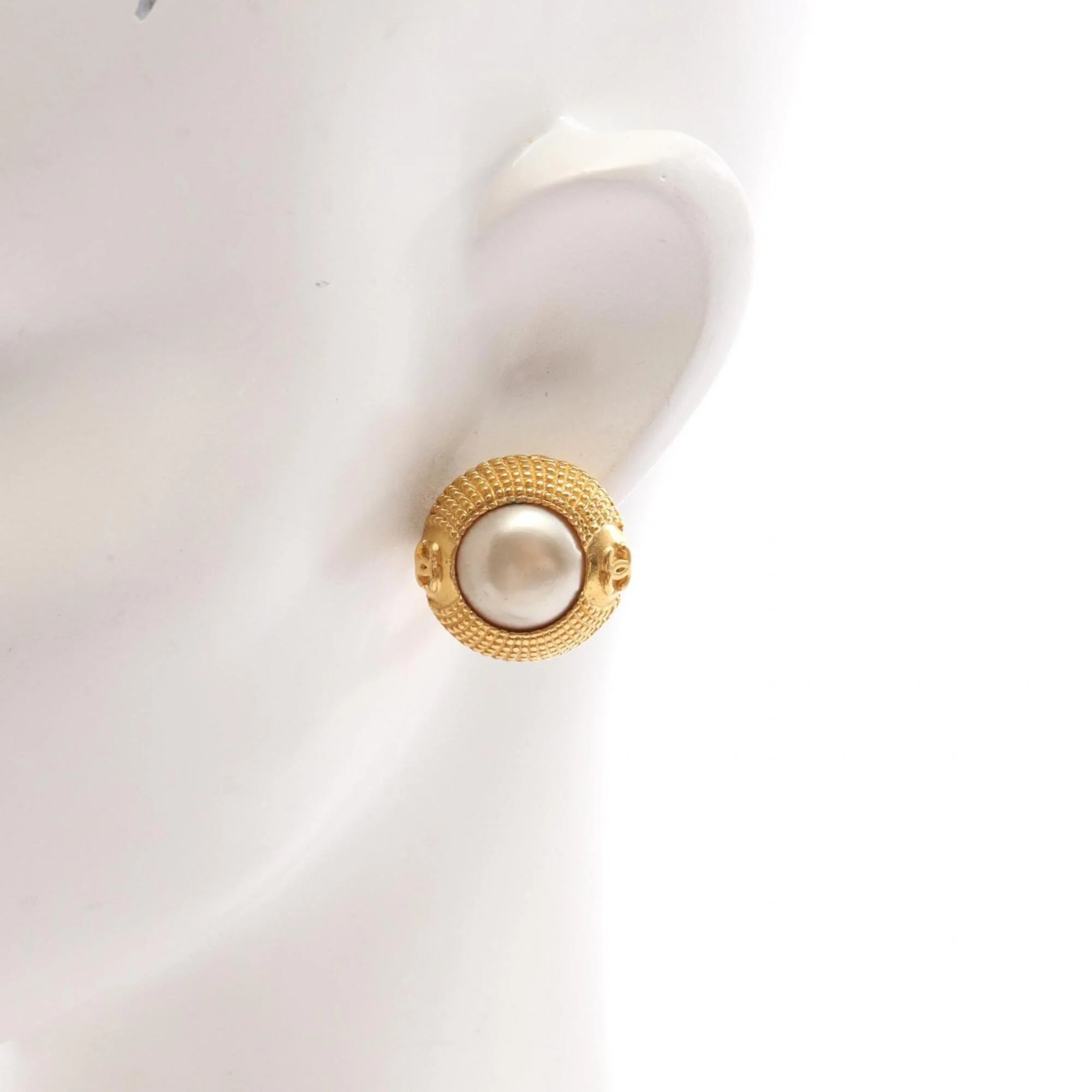 CC Logo Clip-On Earrings Metal - Image 4