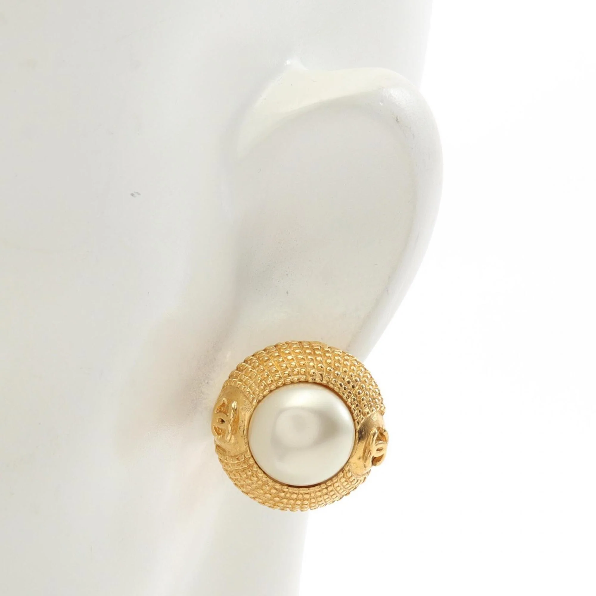 CC Logo Clip-On Earrings Metal - Image 4