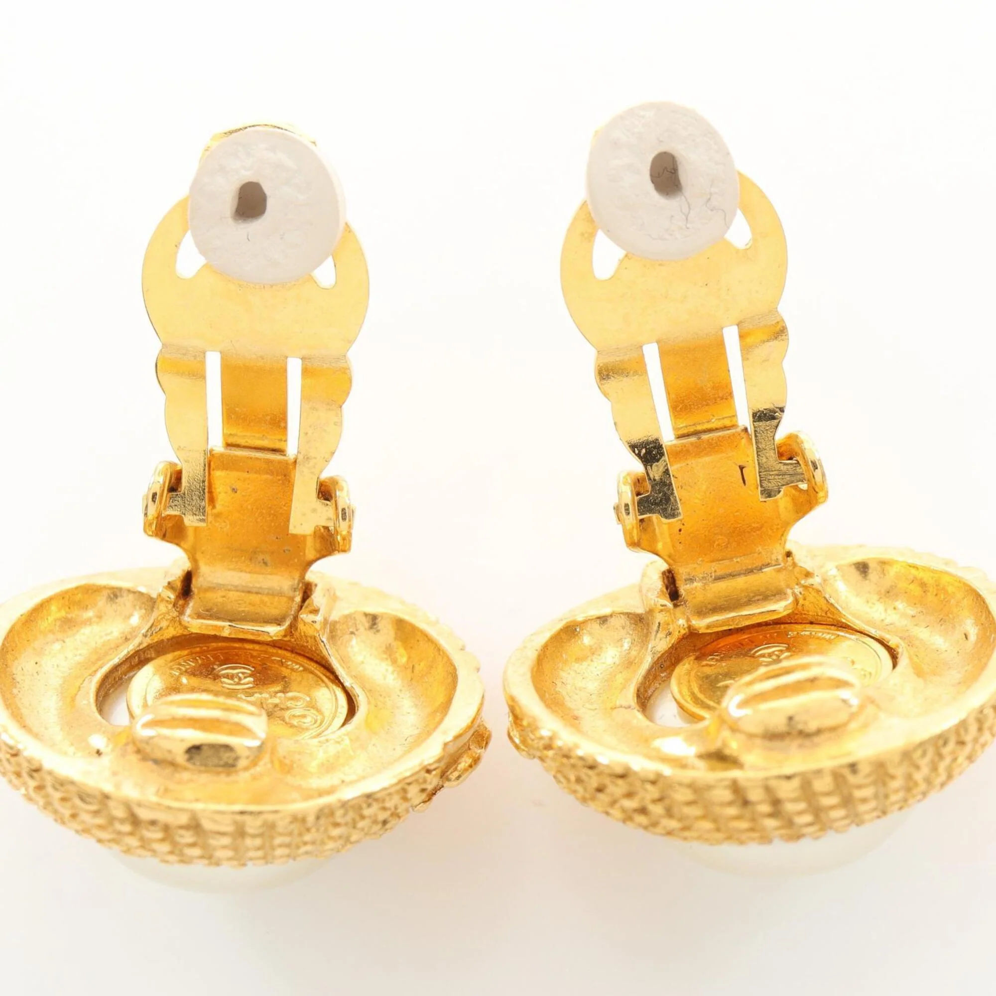 CC Logo Clip-On Earrings Metal - Image 6