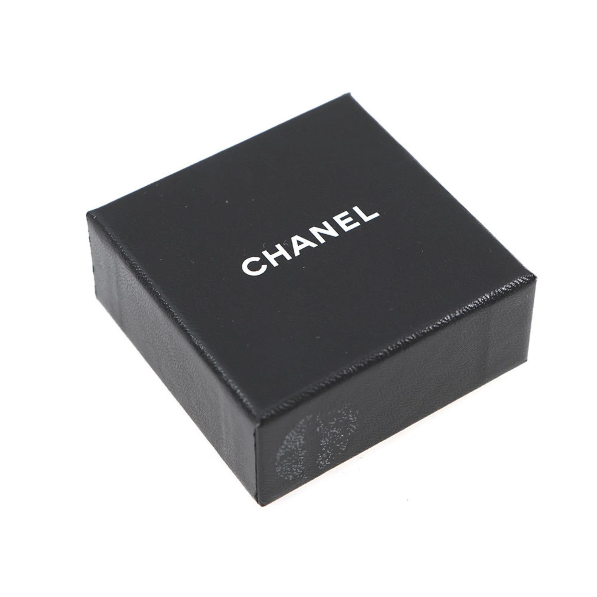 CC Logo Clip-On Earrings Metal - Image 9