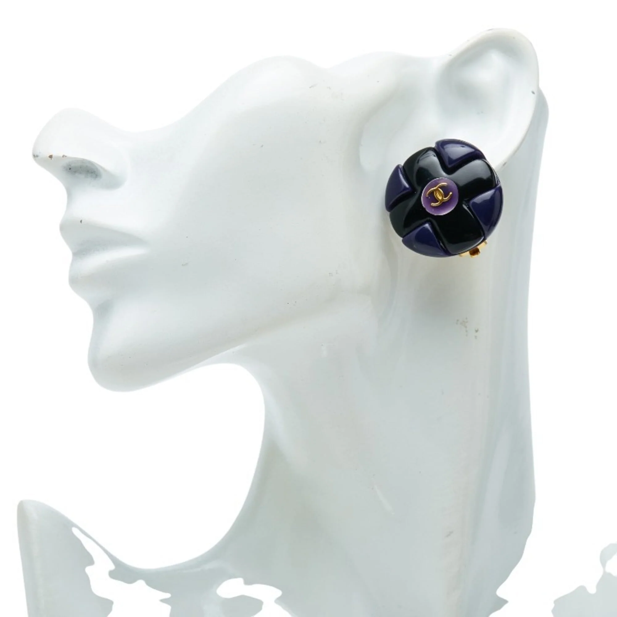 CC Logo Clip-On Earrings Metal - Image 5