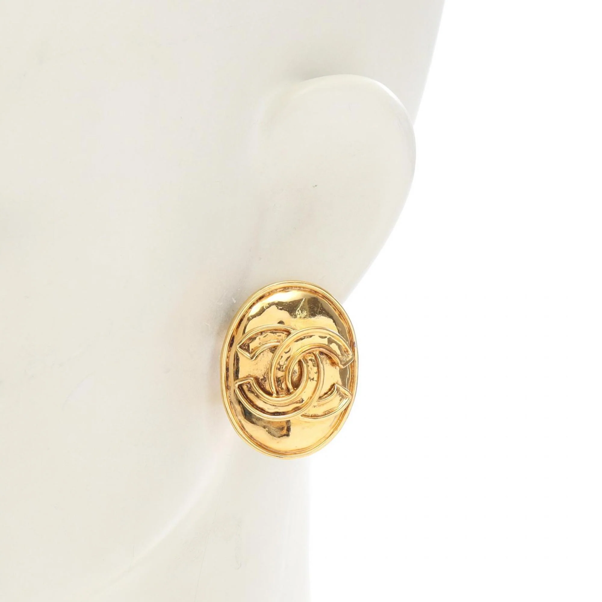 CC Logo Clip-On Earrings Metal - Image 4