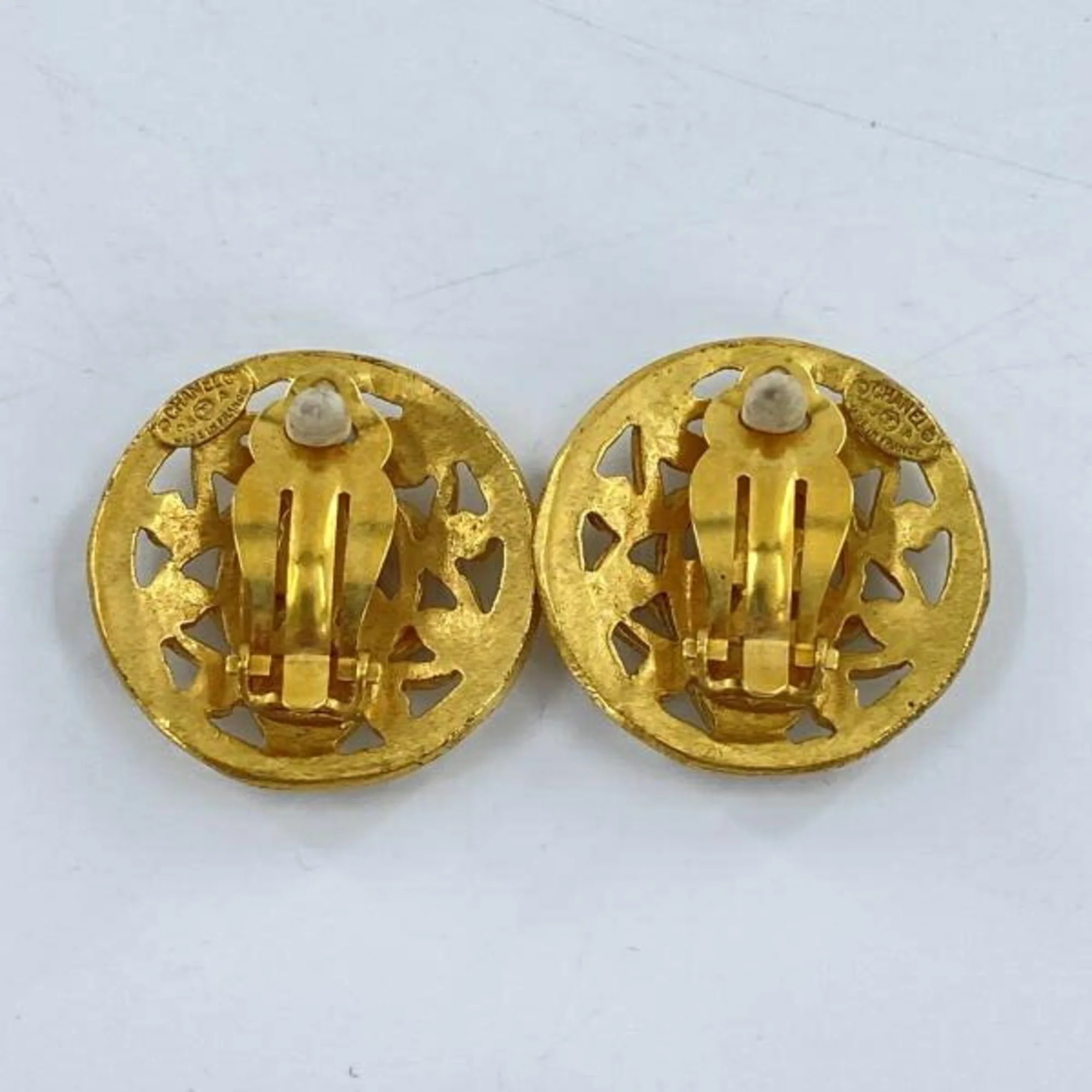 CC Logo Clip-On Earrings Metal - Image 2