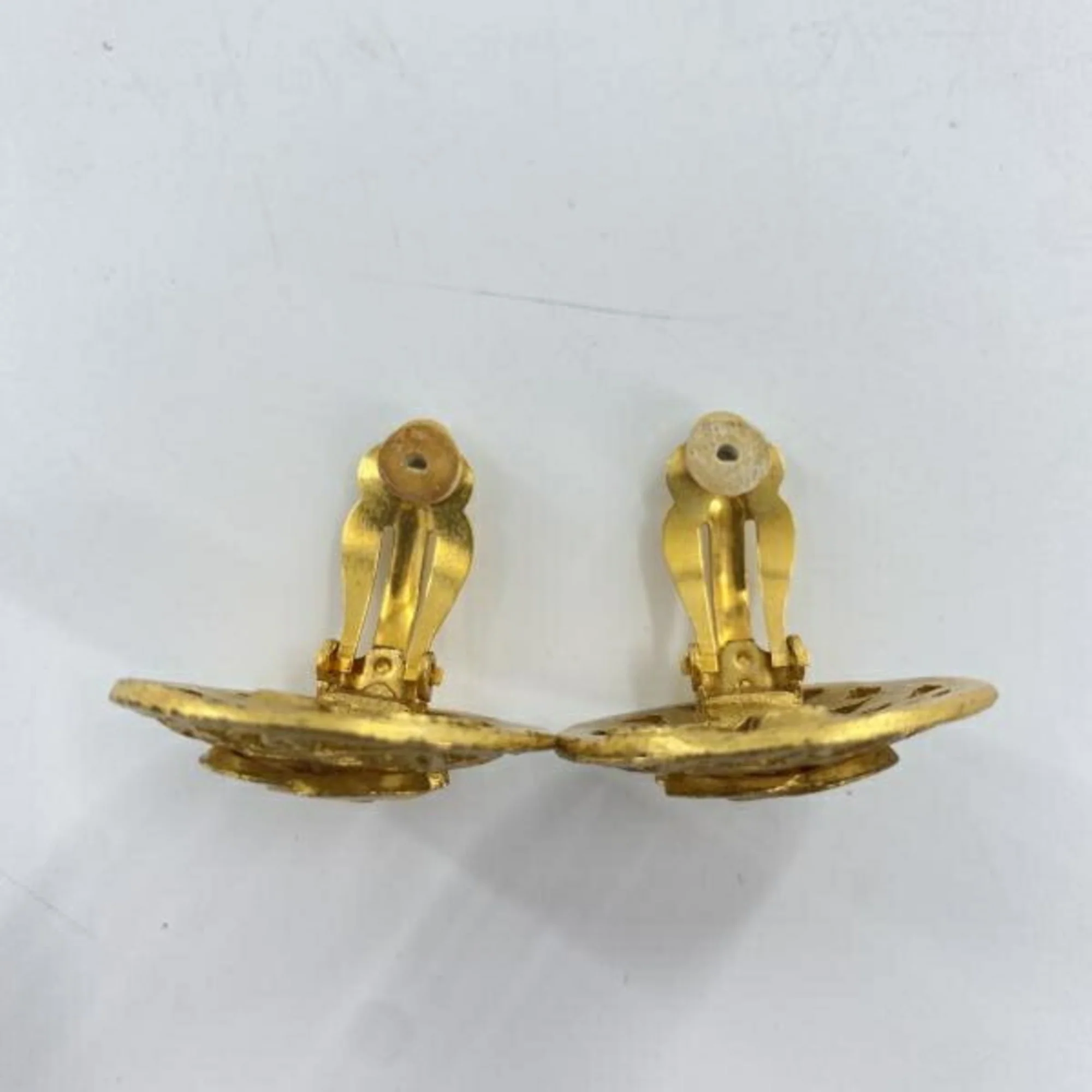 CC Logo Clip-On Earrings Metal - Image 5