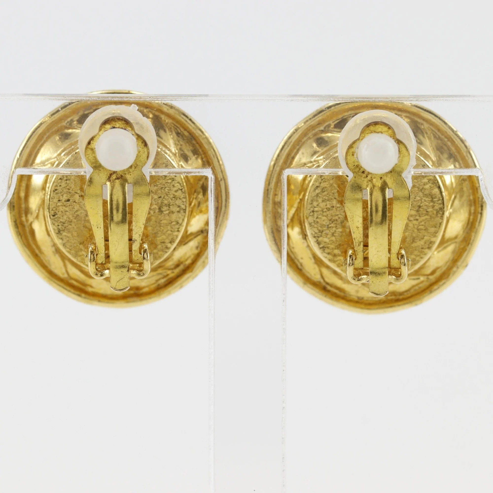 CC Logo Clip-On Earrings Metal - Image 3
