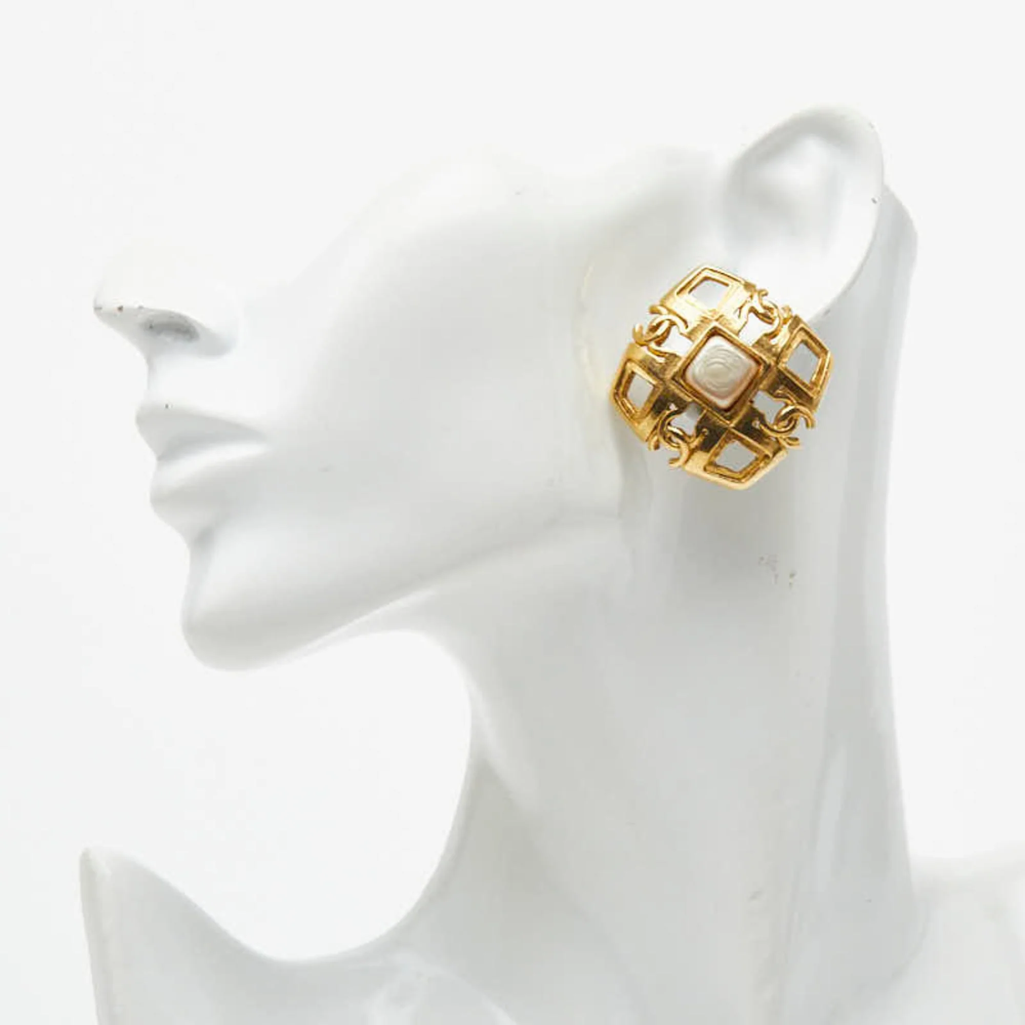 CC Logo Clip-On Earrings Metal Gold-Tone Metal - Image 5