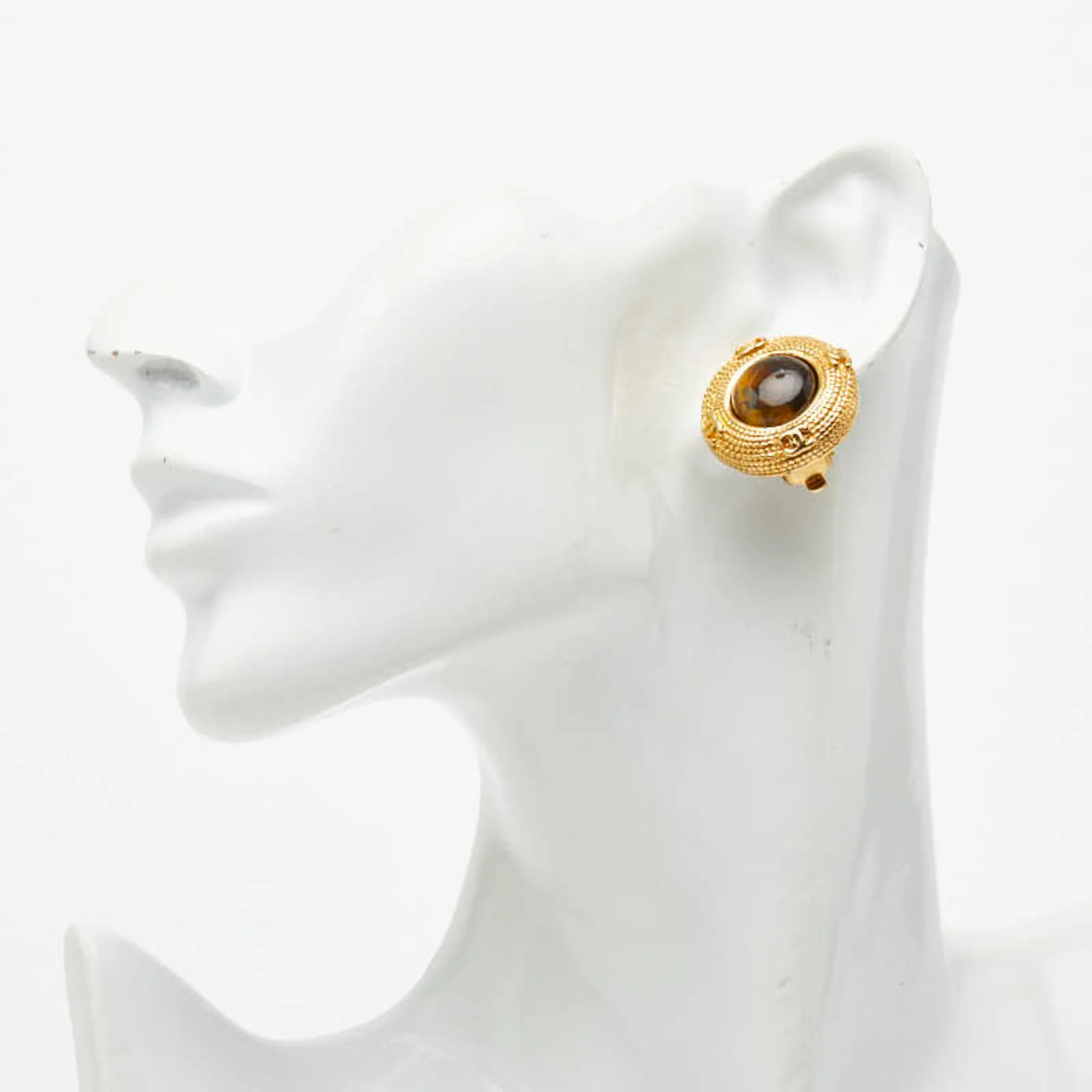 CC Logo Clip-On Earrings Metal Gold-Tone Metal - Image 5