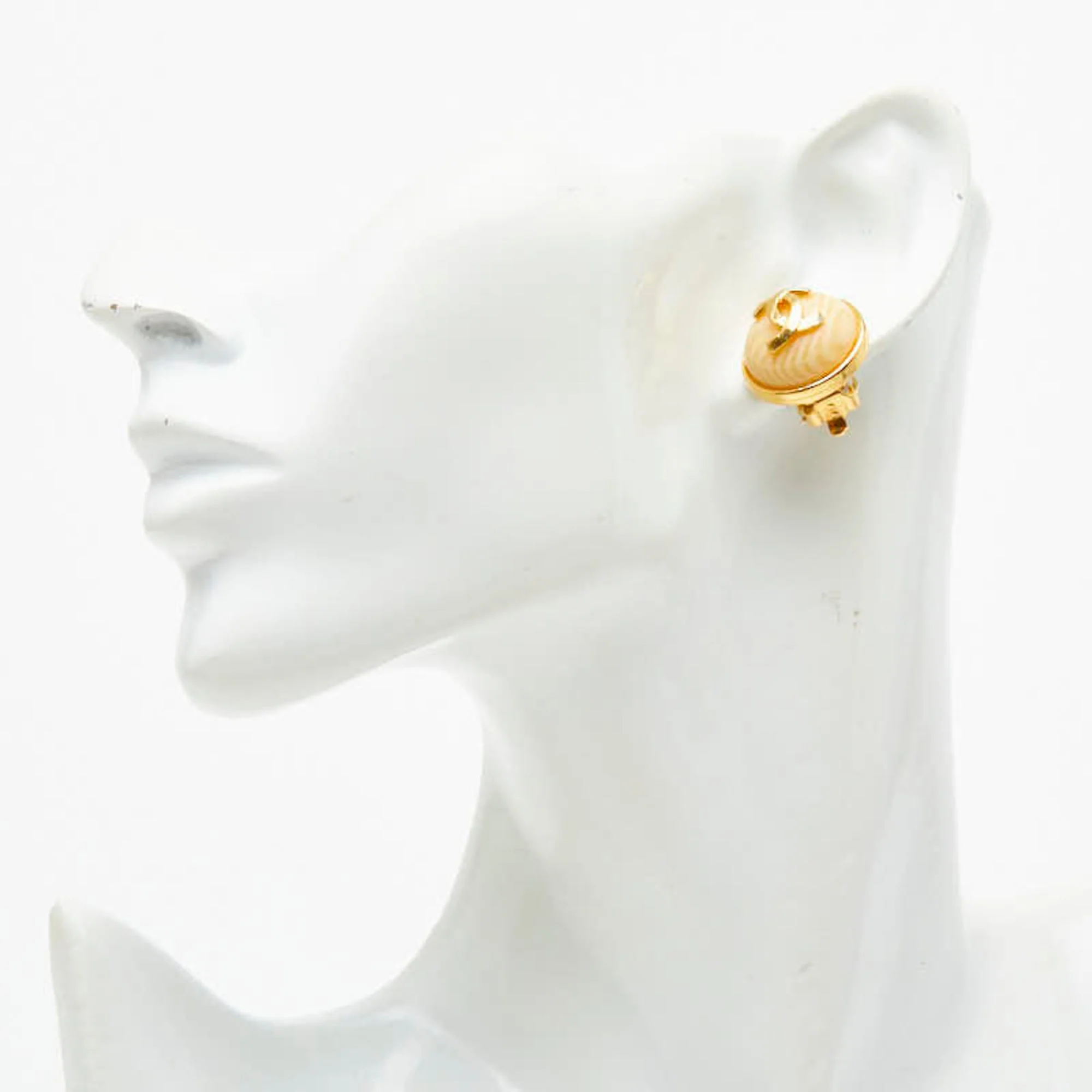 CC Logo Round Circle Earrings Metal - Image 4