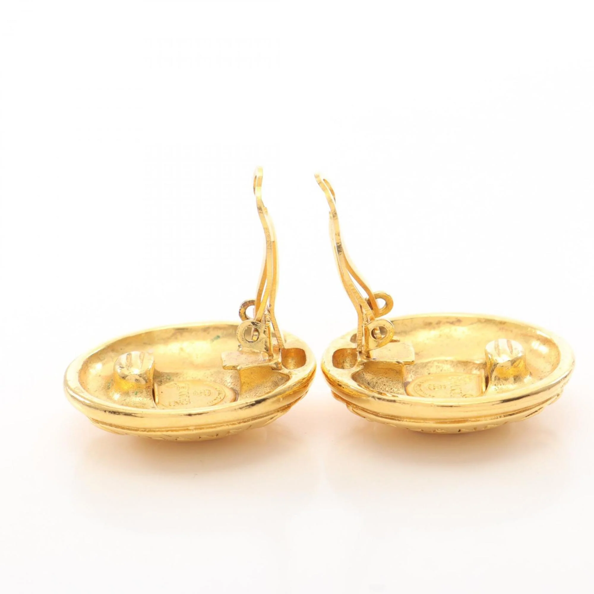 CC Logo Round Clip-On Earrings Metal Gold-Tone Metal - Image 5