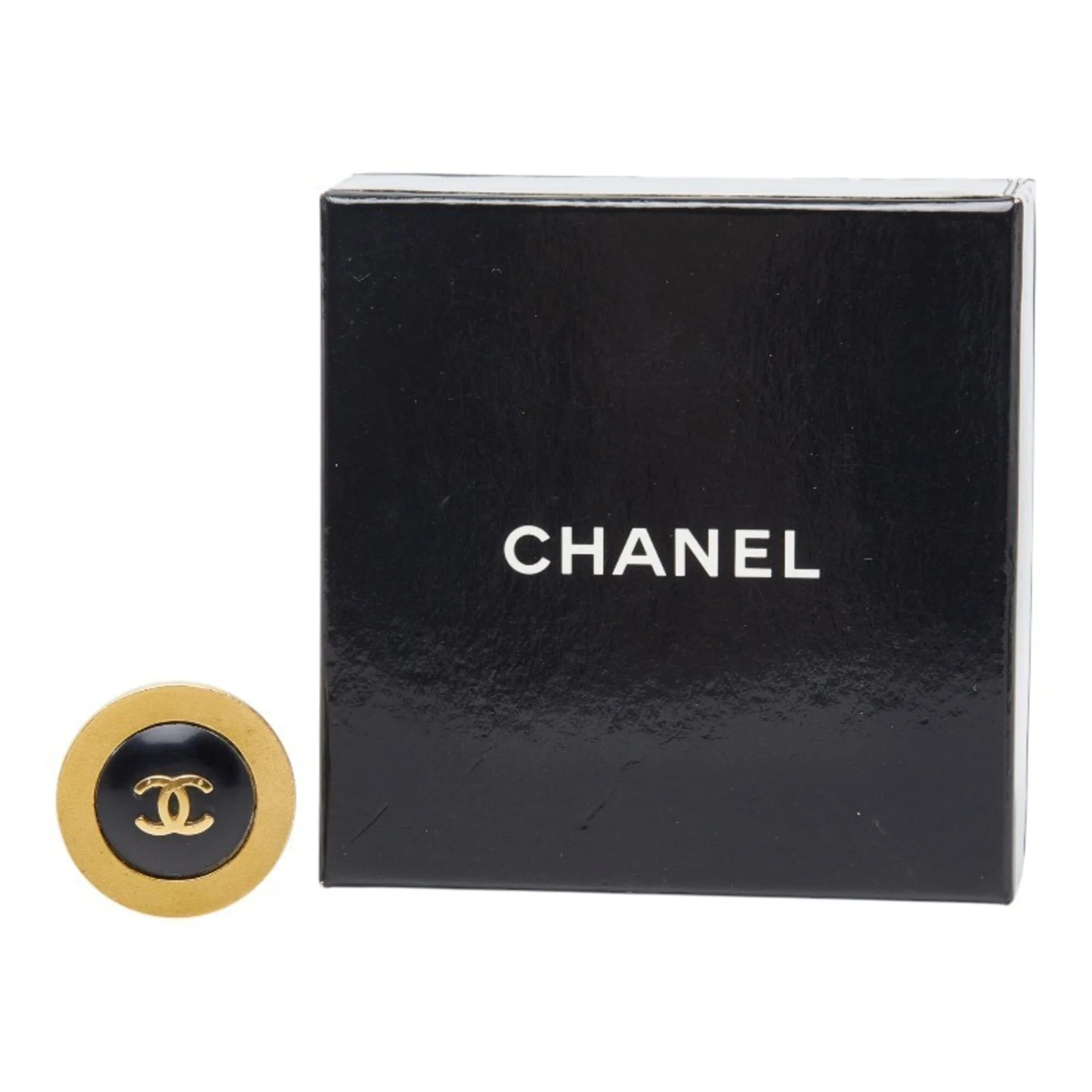 CC Logo Round Clip-On Single Earring Gold-Tone Metal Gold-Tone Metal - Image 4
