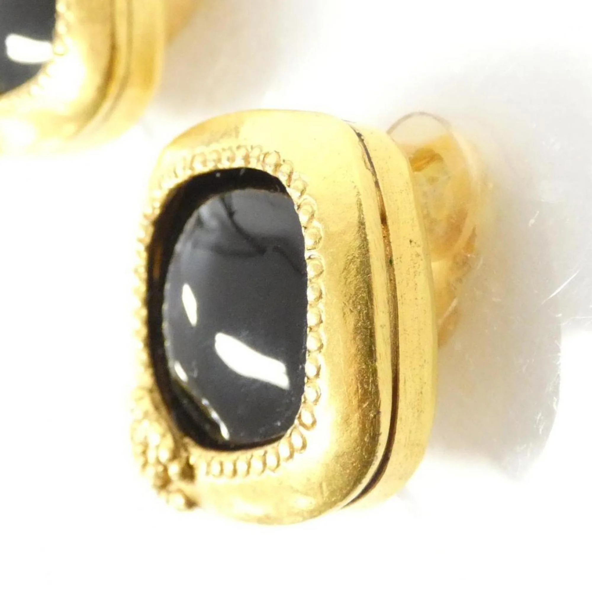 Clip-On Earrings Clip-On Gold-Tone Metal - Image 3