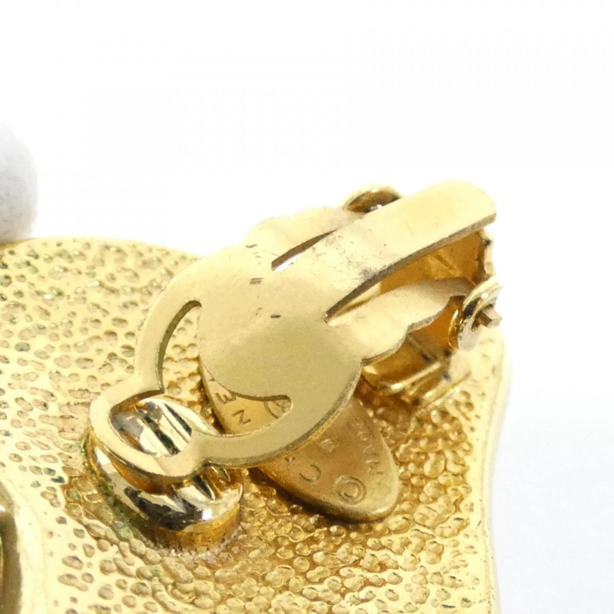 Clip-On Earrings Clip-On Gold-Tone Metal - Image 4