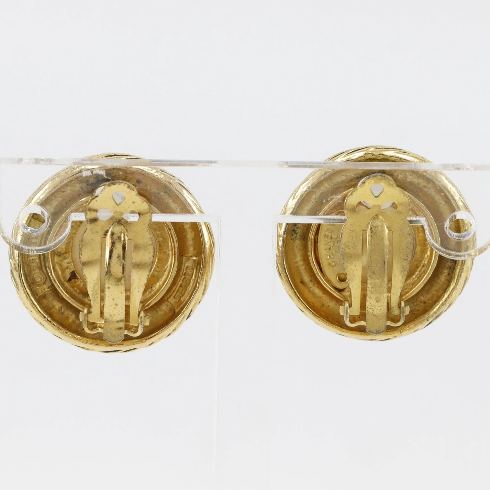 Pearl Clip-On Earrings Metal - Image 3