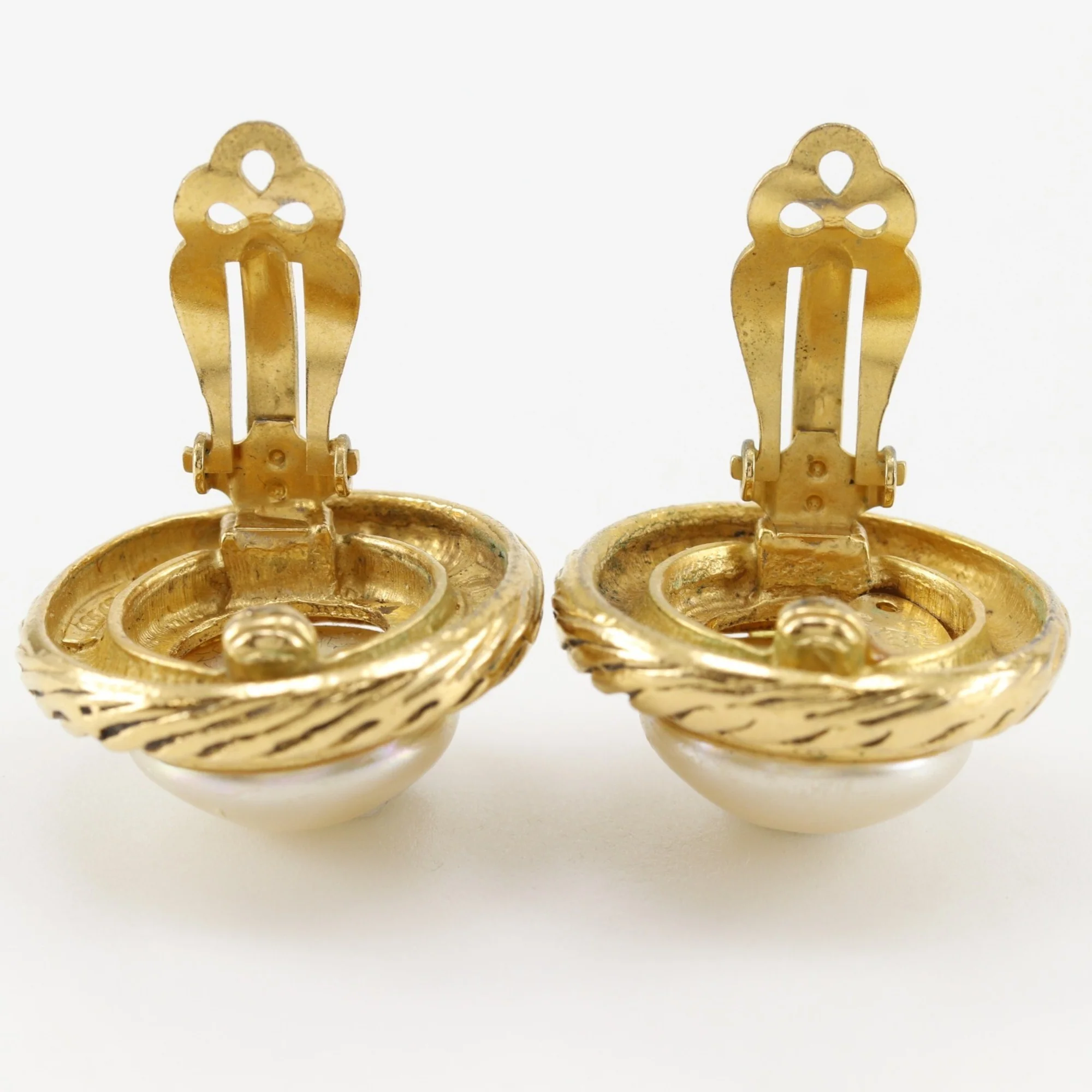 Pearl Clip-On Earrings Metal - Image 5