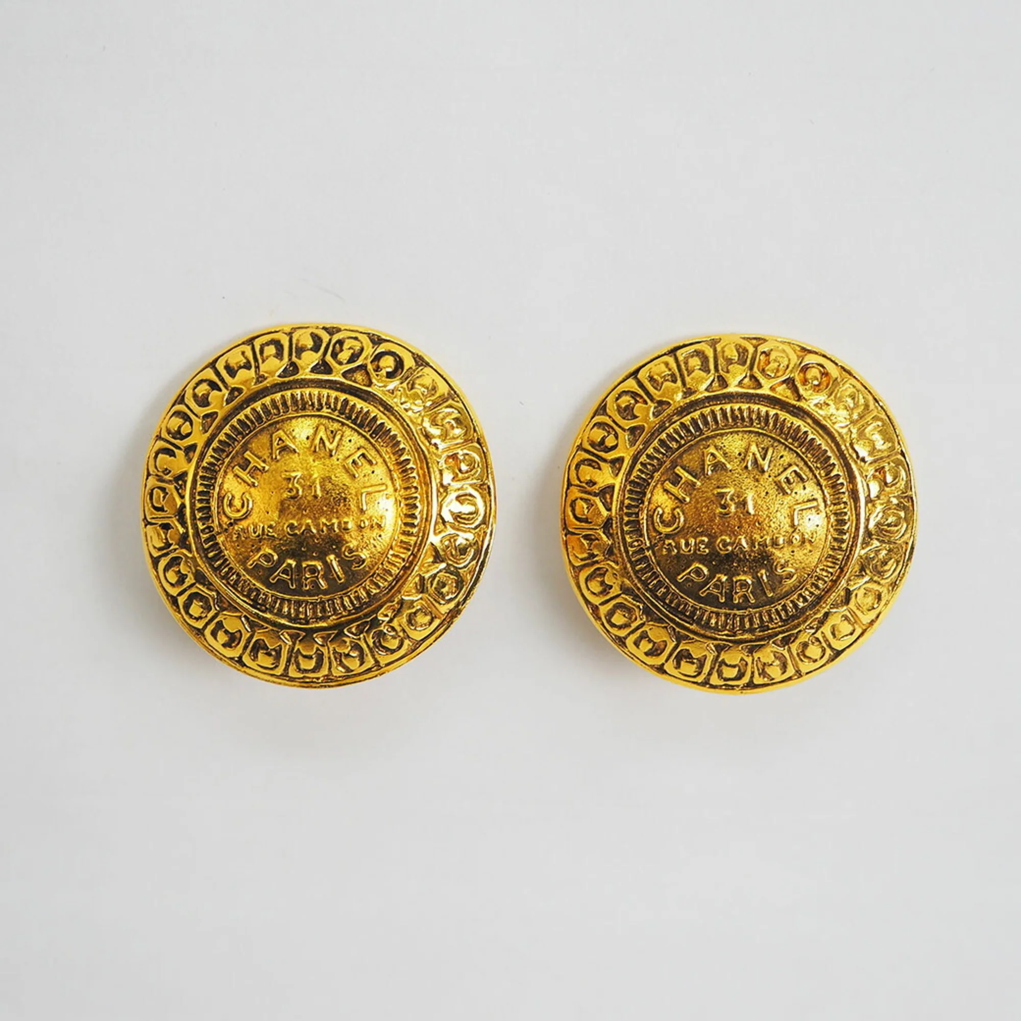 Vintage Clip-On Earrings Clip-On Gold-Tone Metal