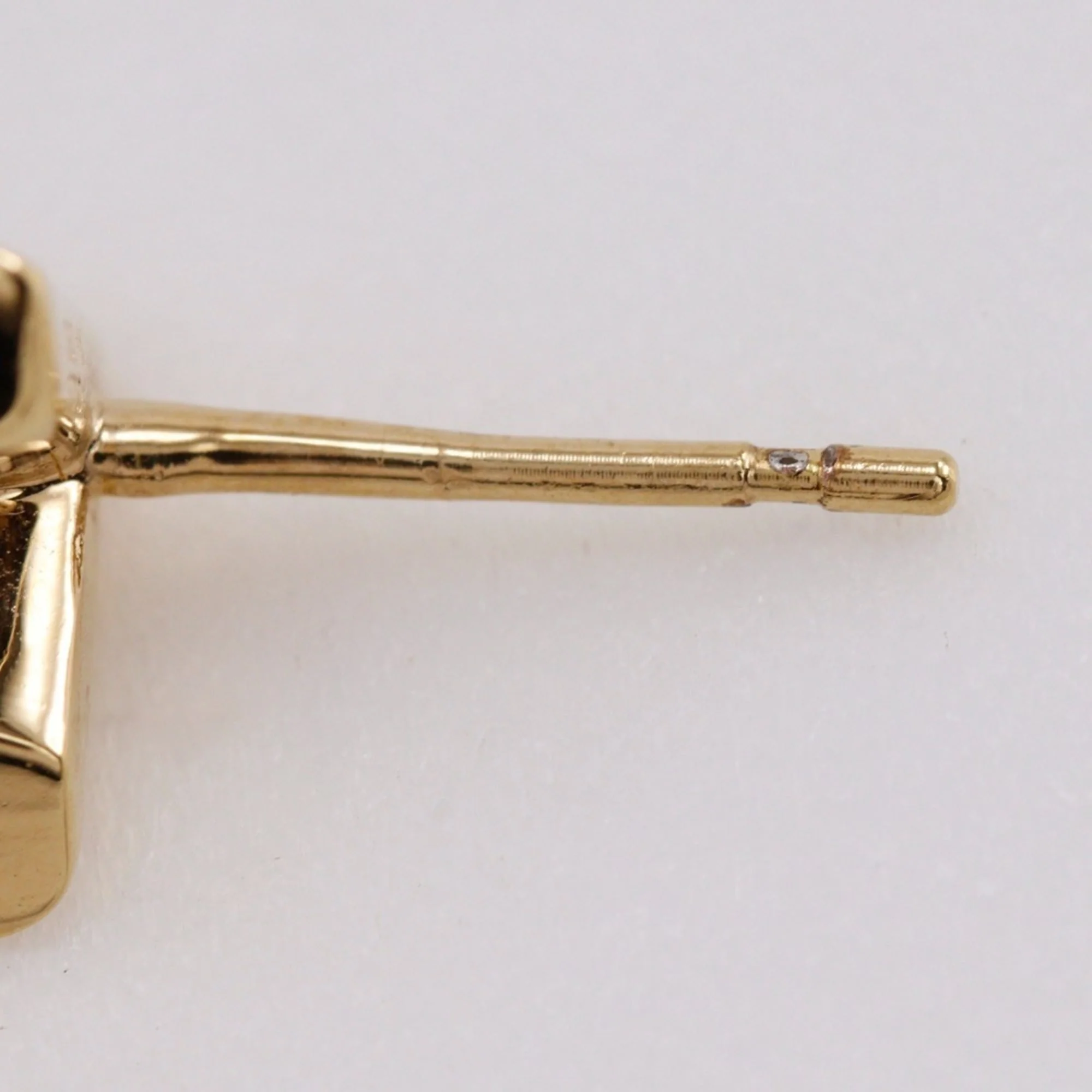 Essential V Skin Stud Earrings Gold Plated Gold-Tone Metal - Image 8