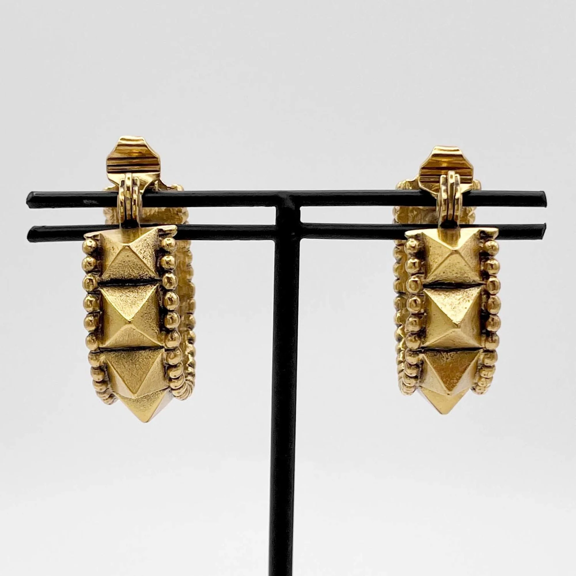Vintage Clip-On Earrings Hoop Clip-On Gold-Tone Metal - Image 2