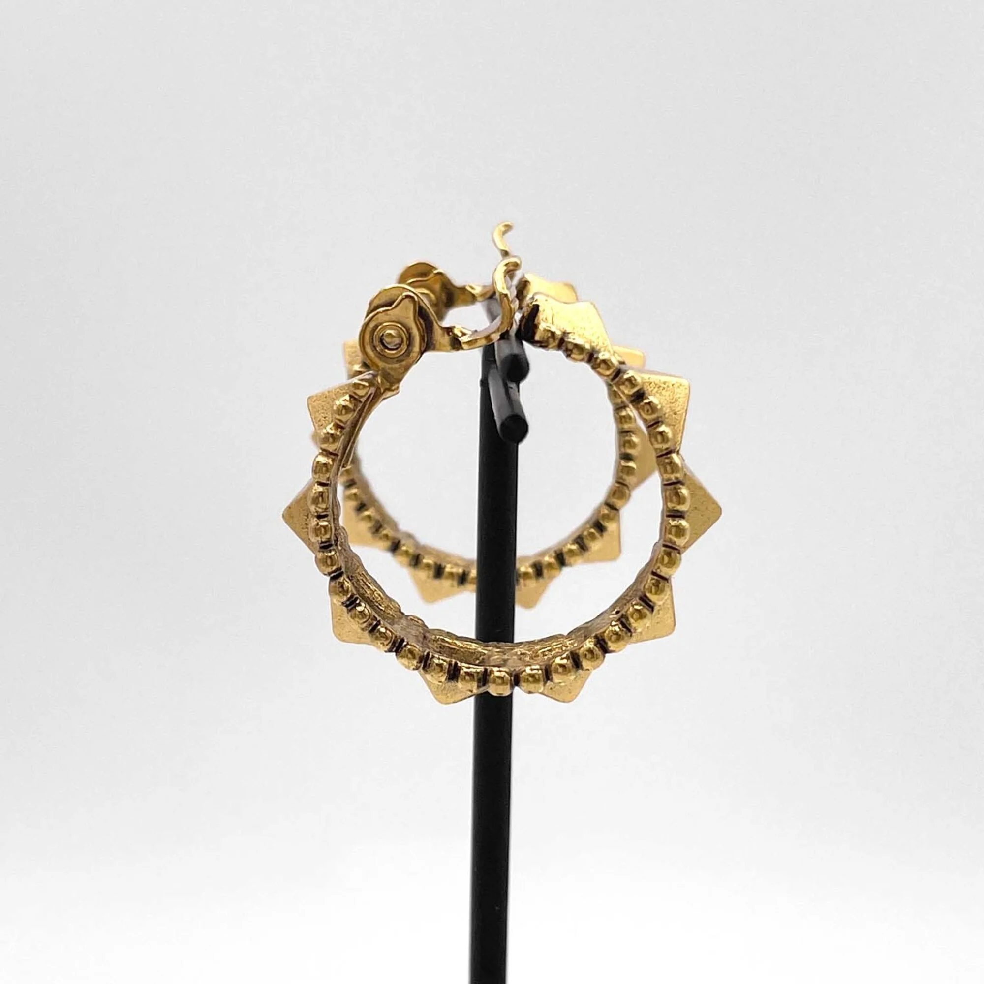 Vintage Clip-On Earrings Hoop Clip-On Gold-Tone Metal - Image 4
